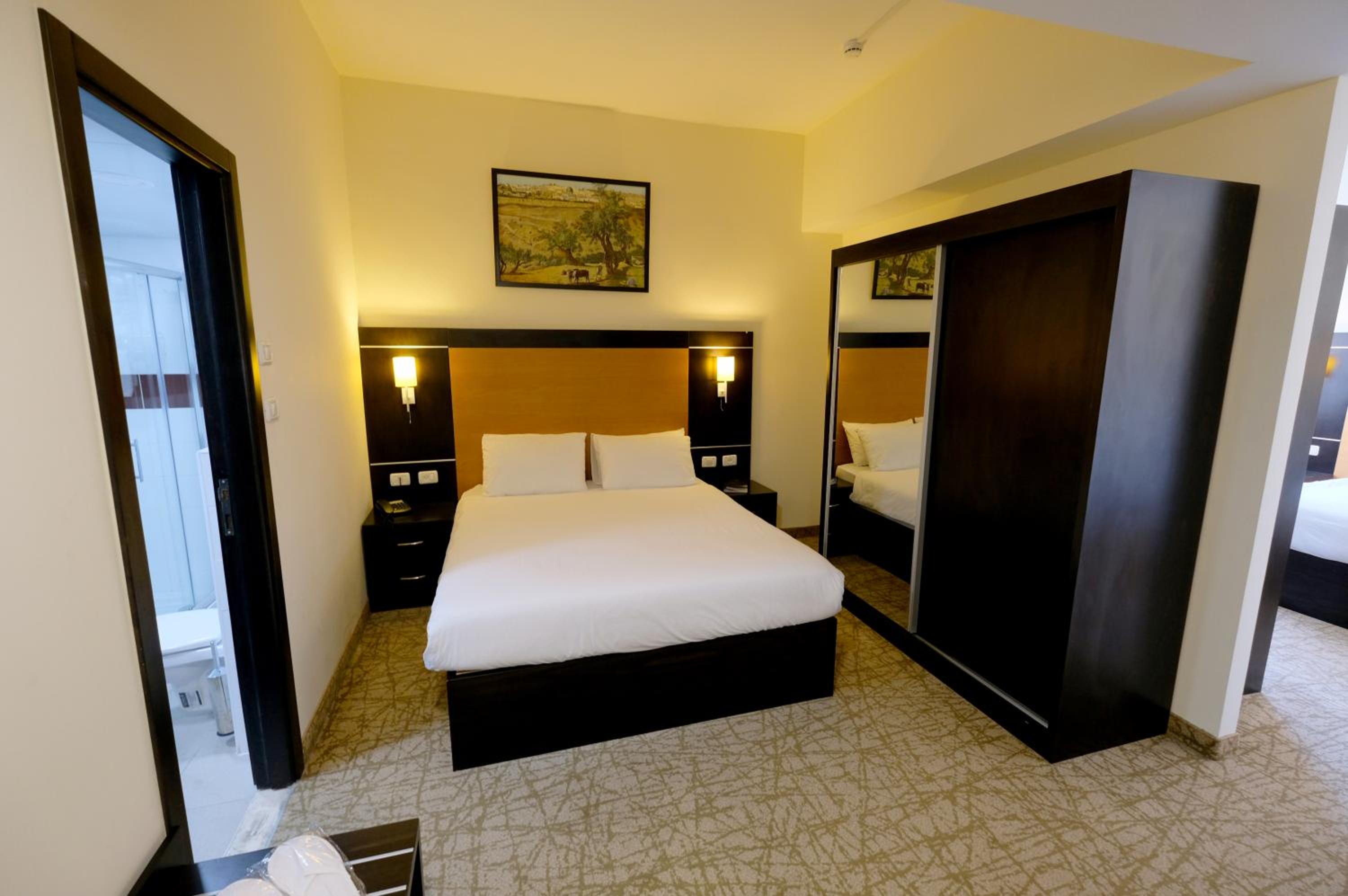 Standard Quadruple Room - Photo 22