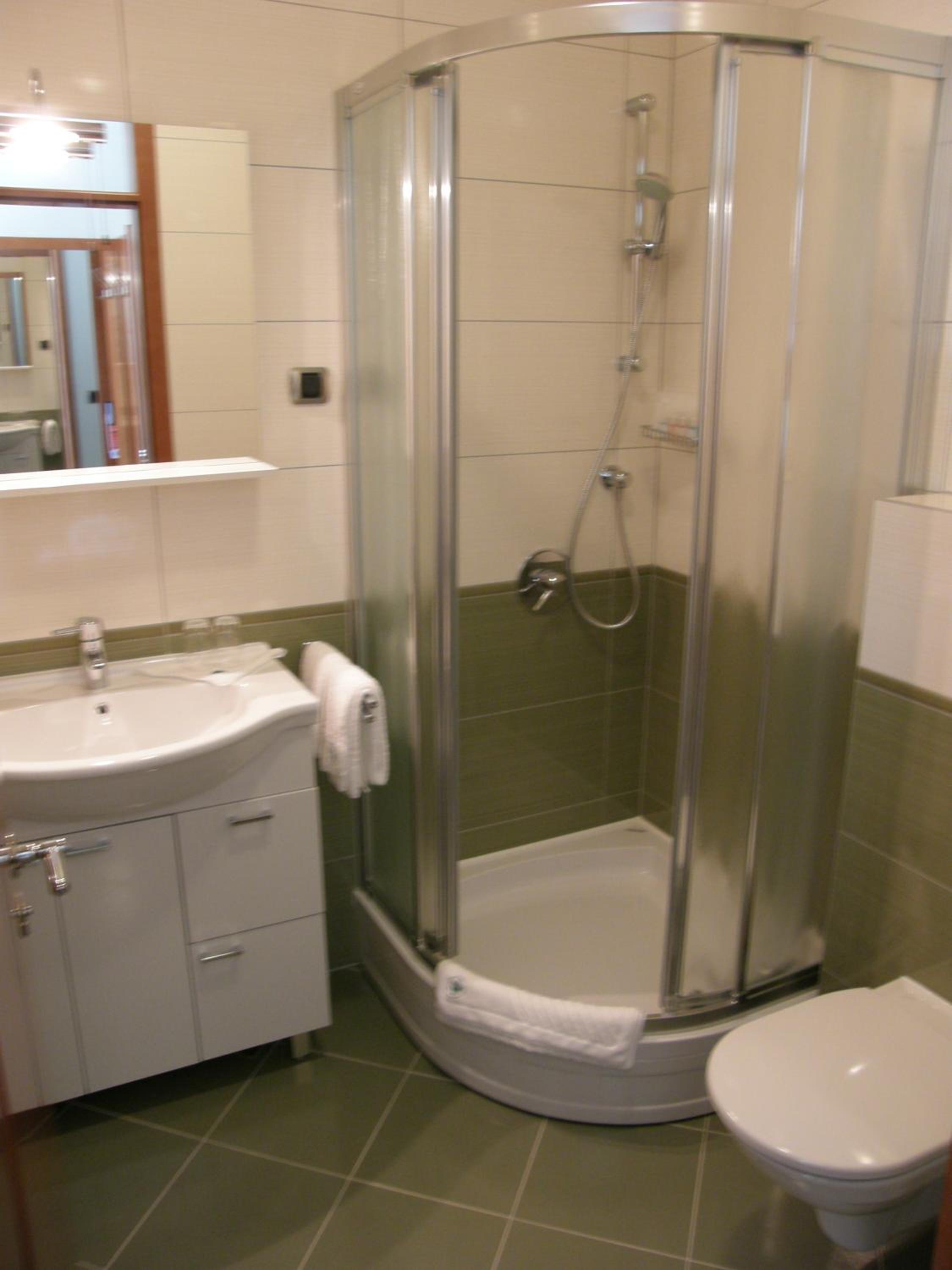 Standard Double or Twin Room - Photo 7