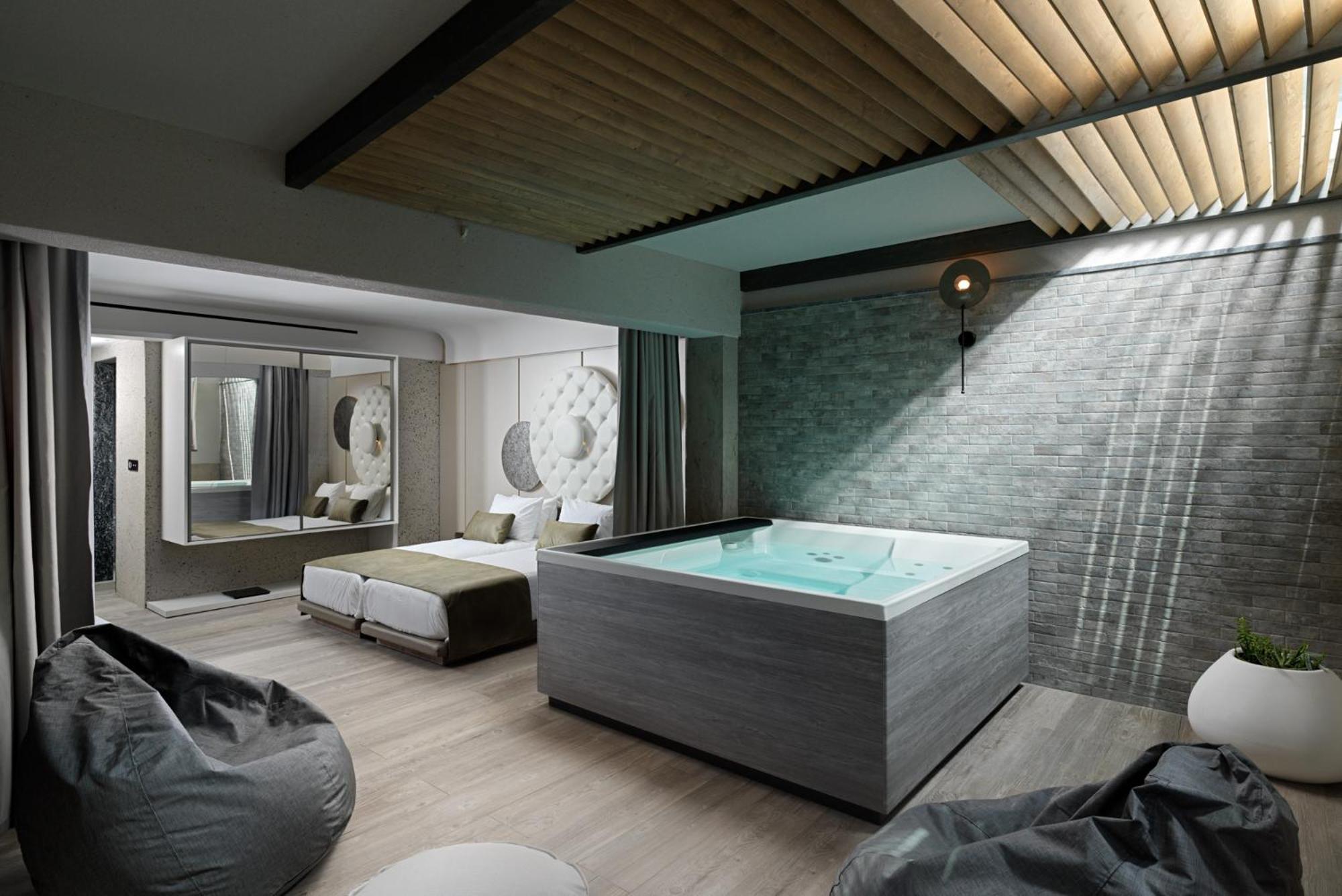 Semiground Patio Room with Hot Tub - Photo 3