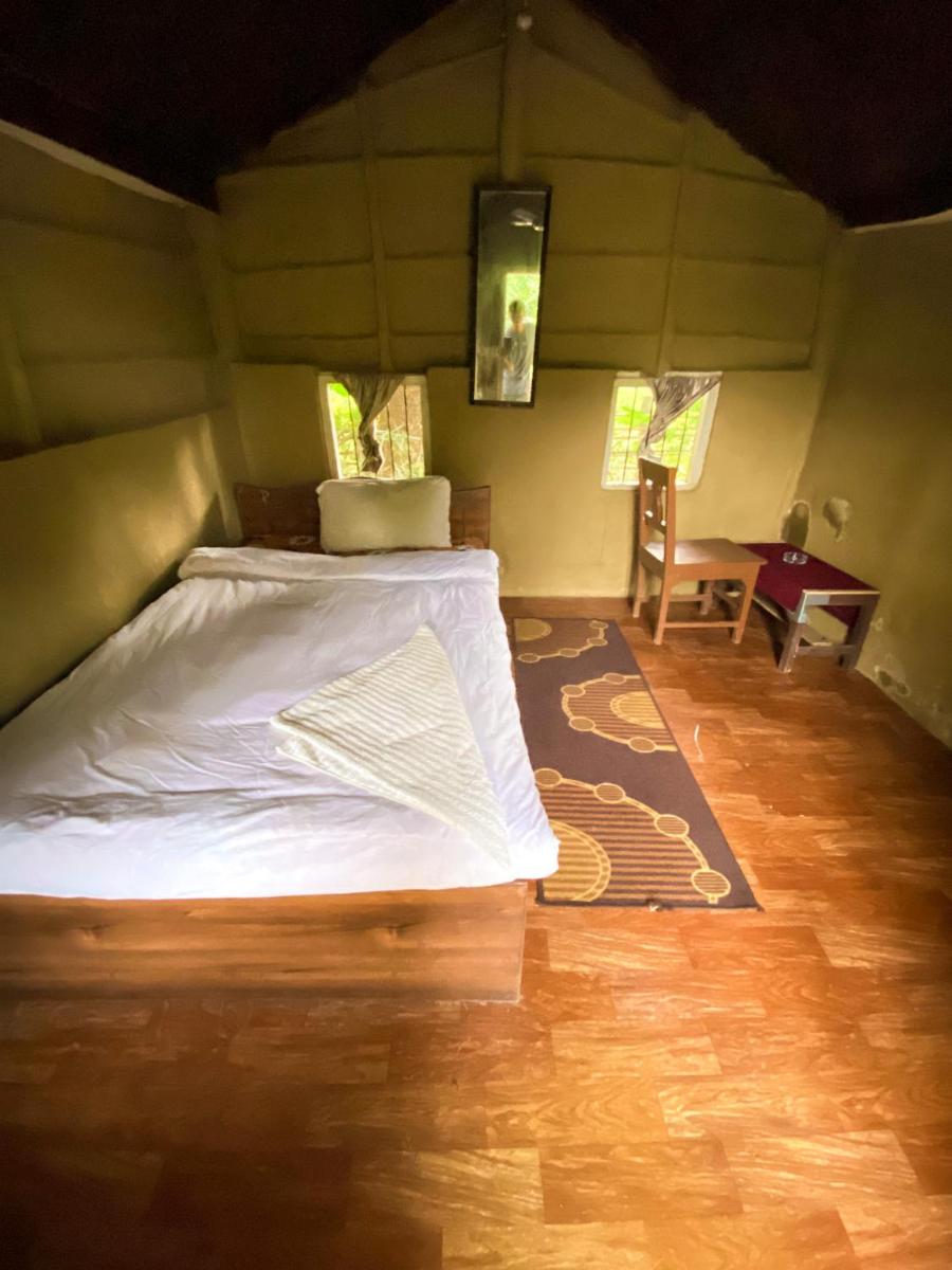 Single Room with Bathroom photo 2