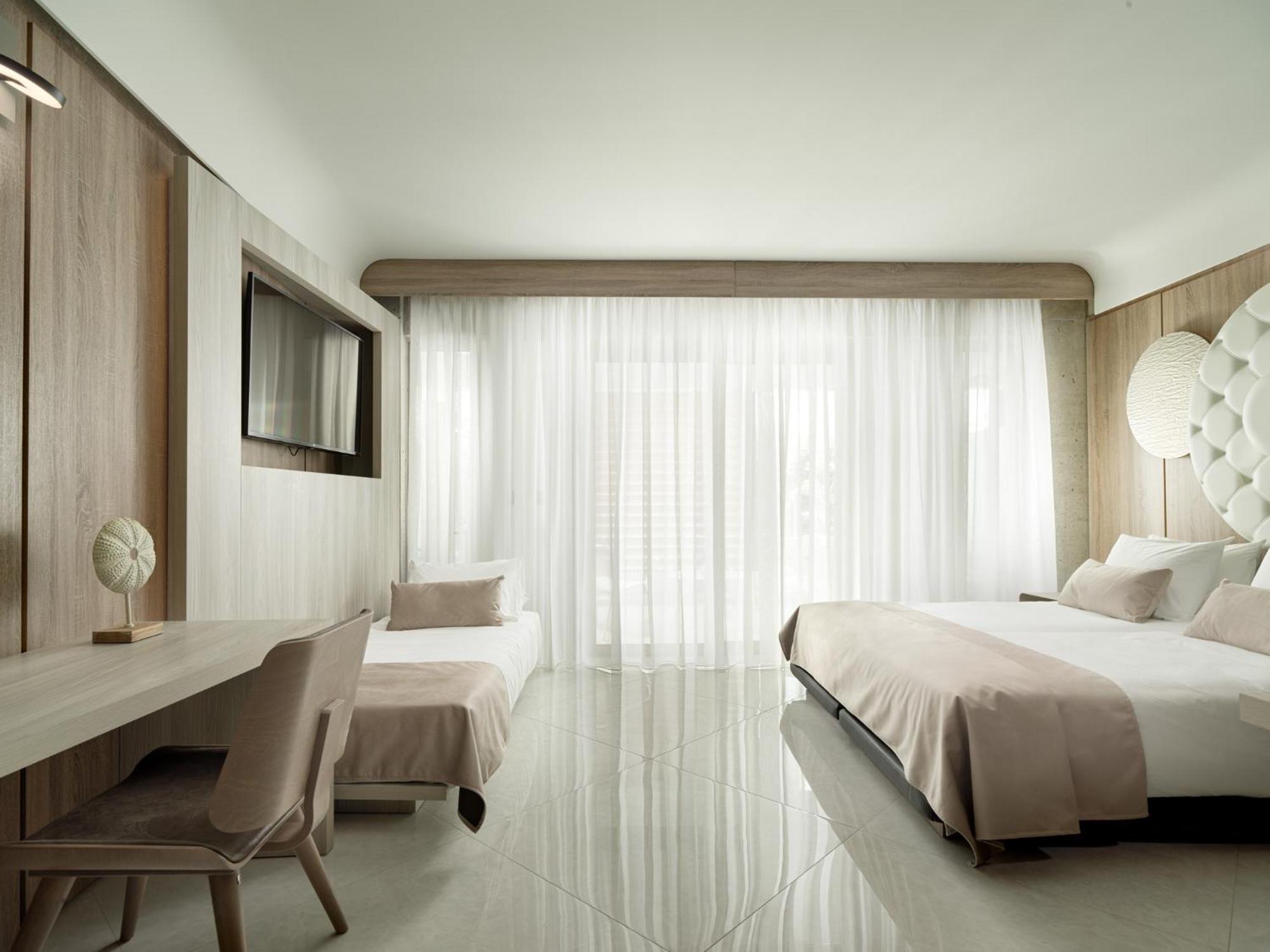 Verdant Room with Garden View - Photo 5