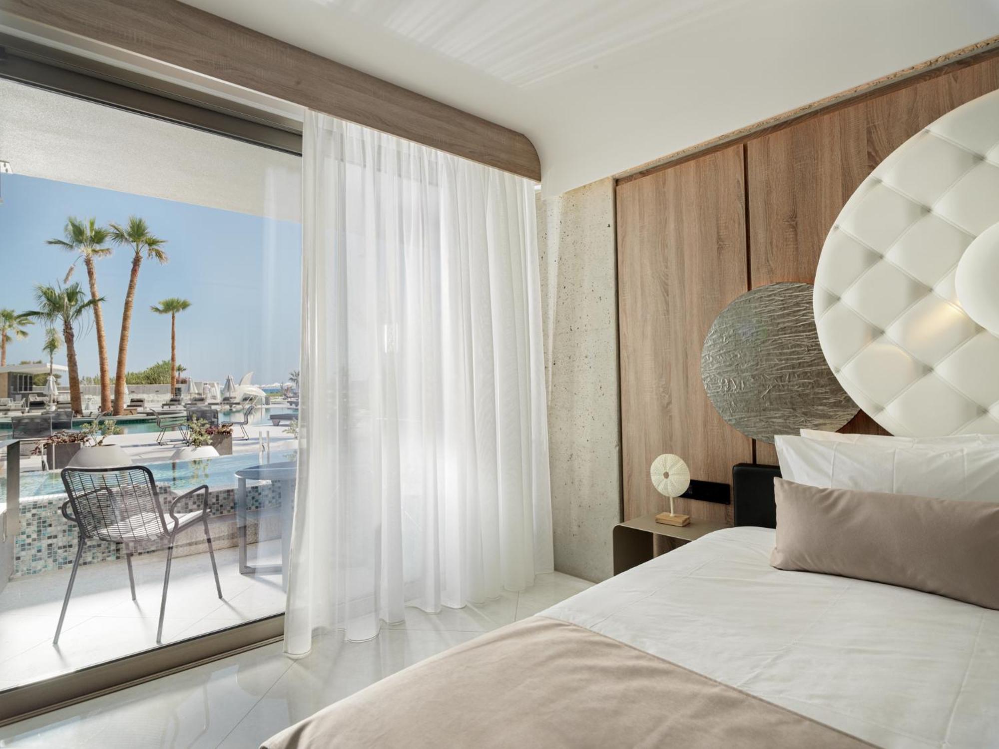 Superior Room with Plunge Pool & Pool View - Photo 1