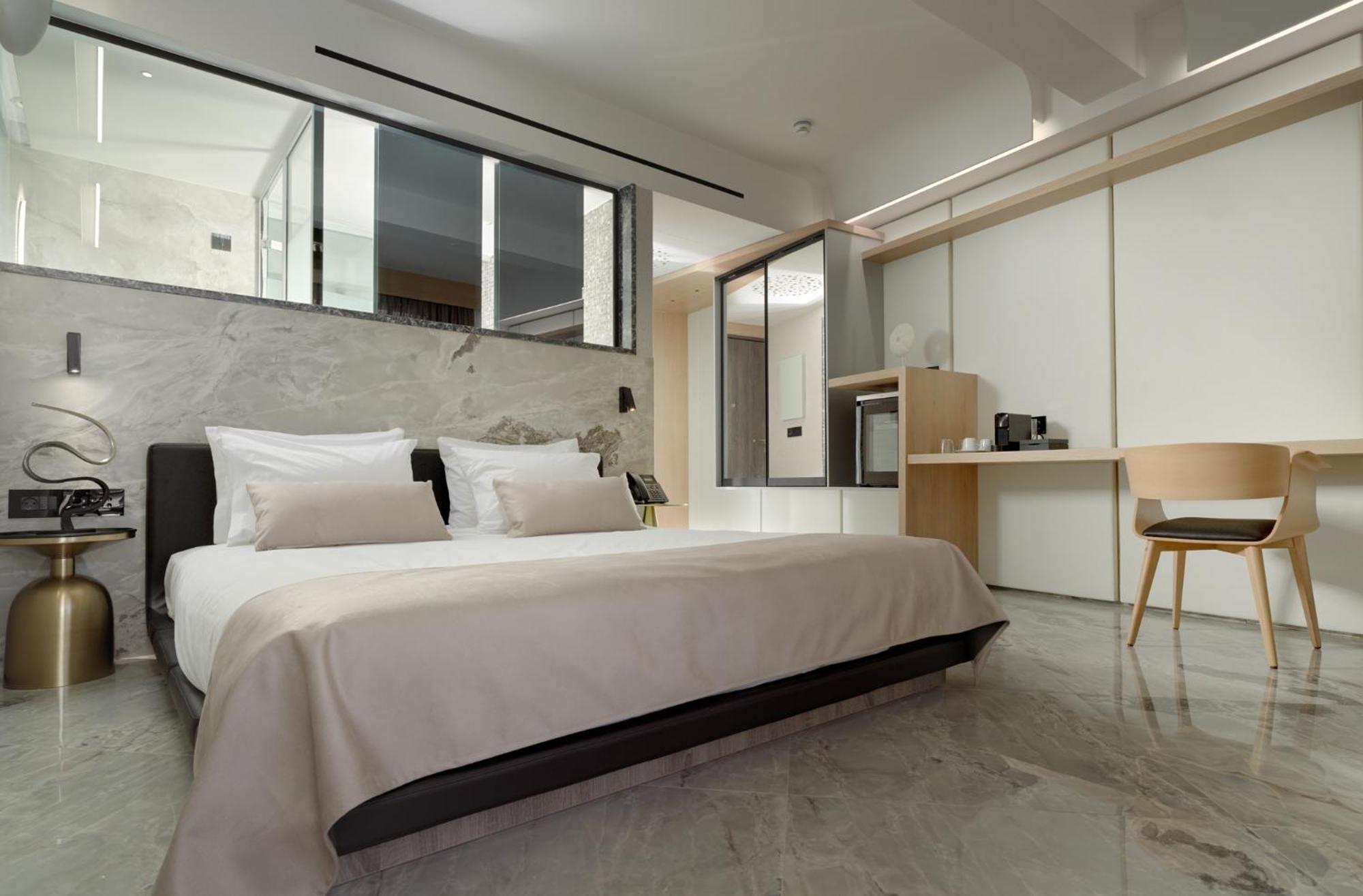 Executive Suite with Hot Tub & Sea View - Photo 3