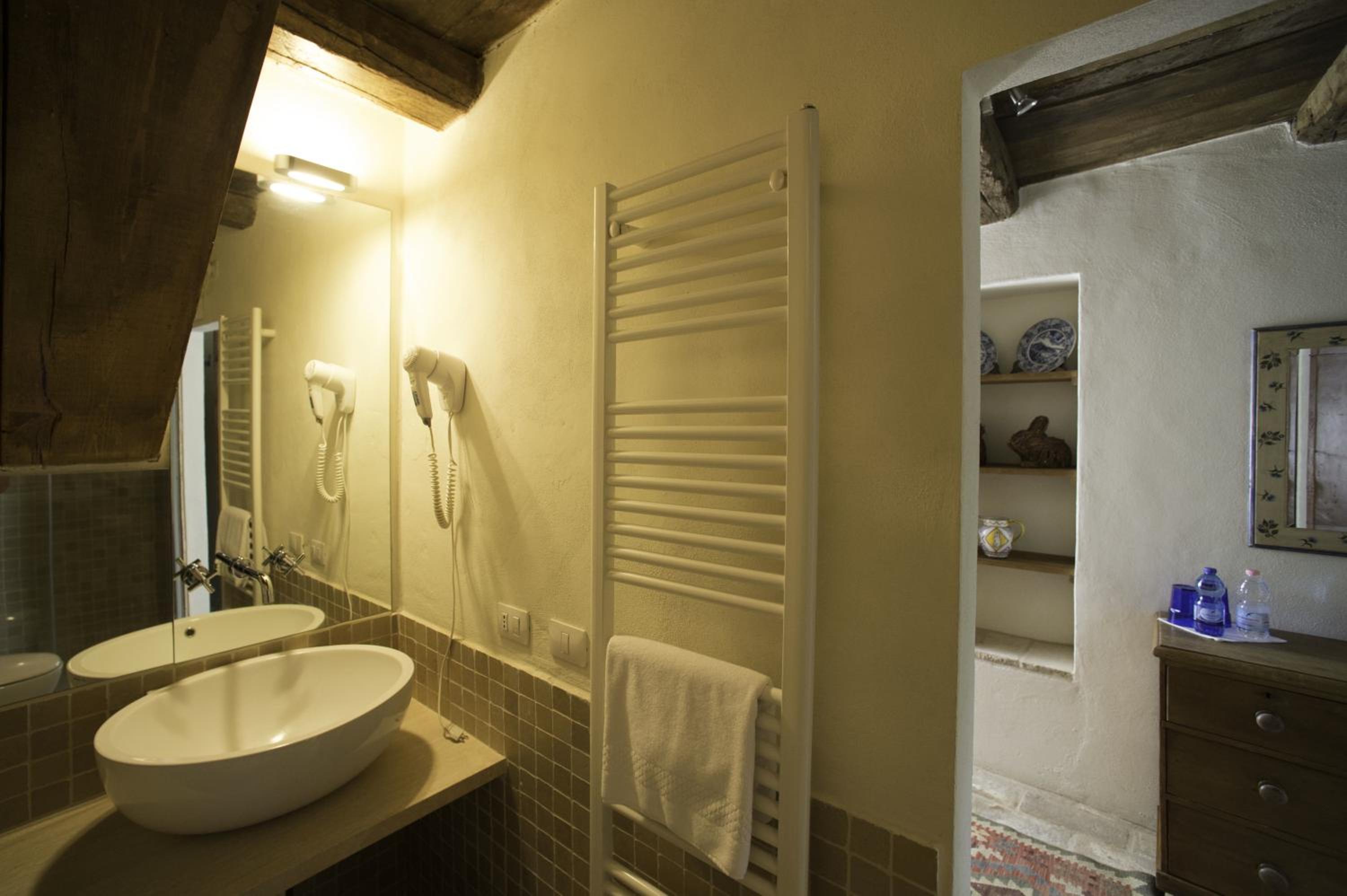 Standard Double or Twin Room - Photo 4