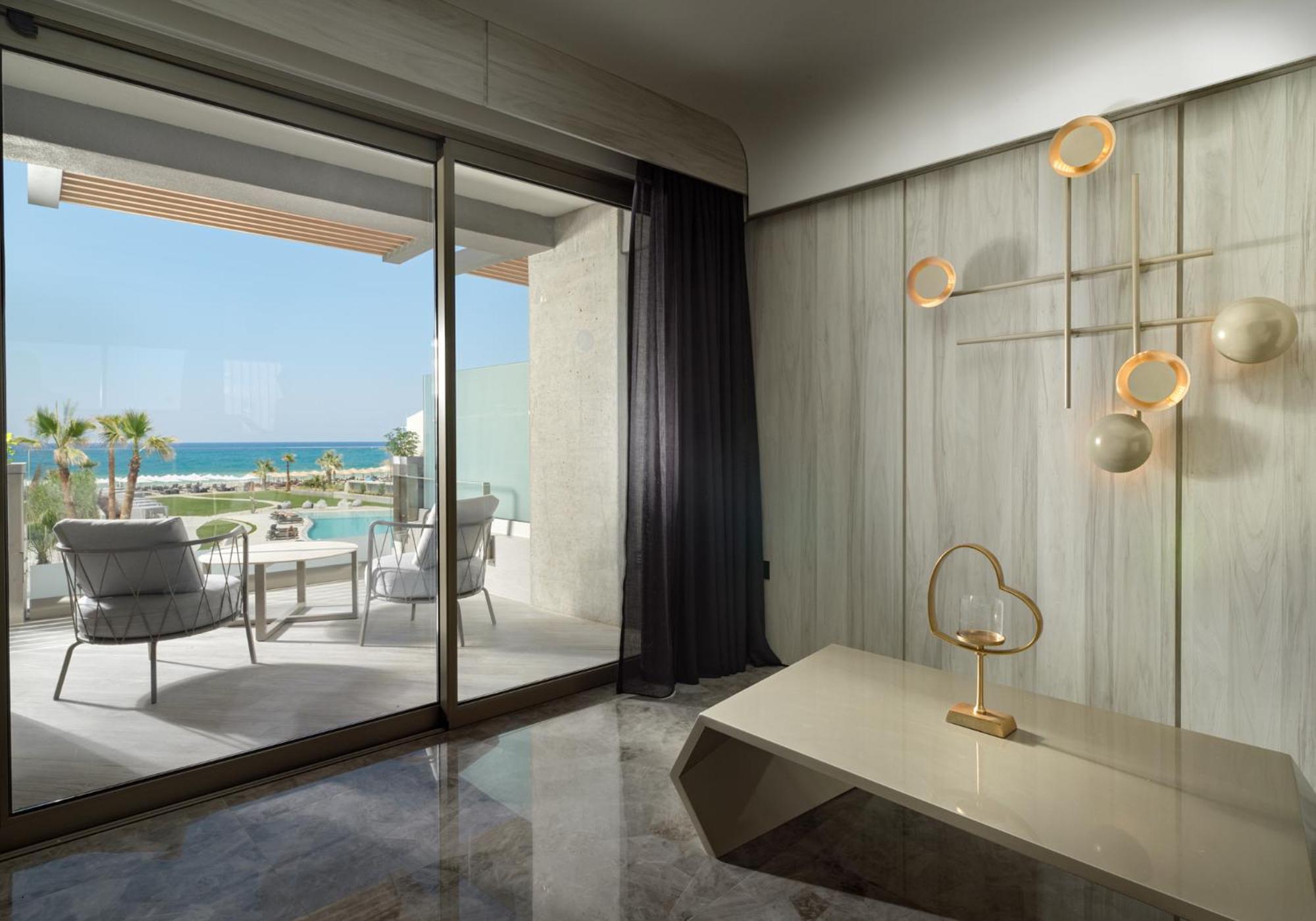 Nautilux Suite with Hot Tub & Sea View - Photo 2
