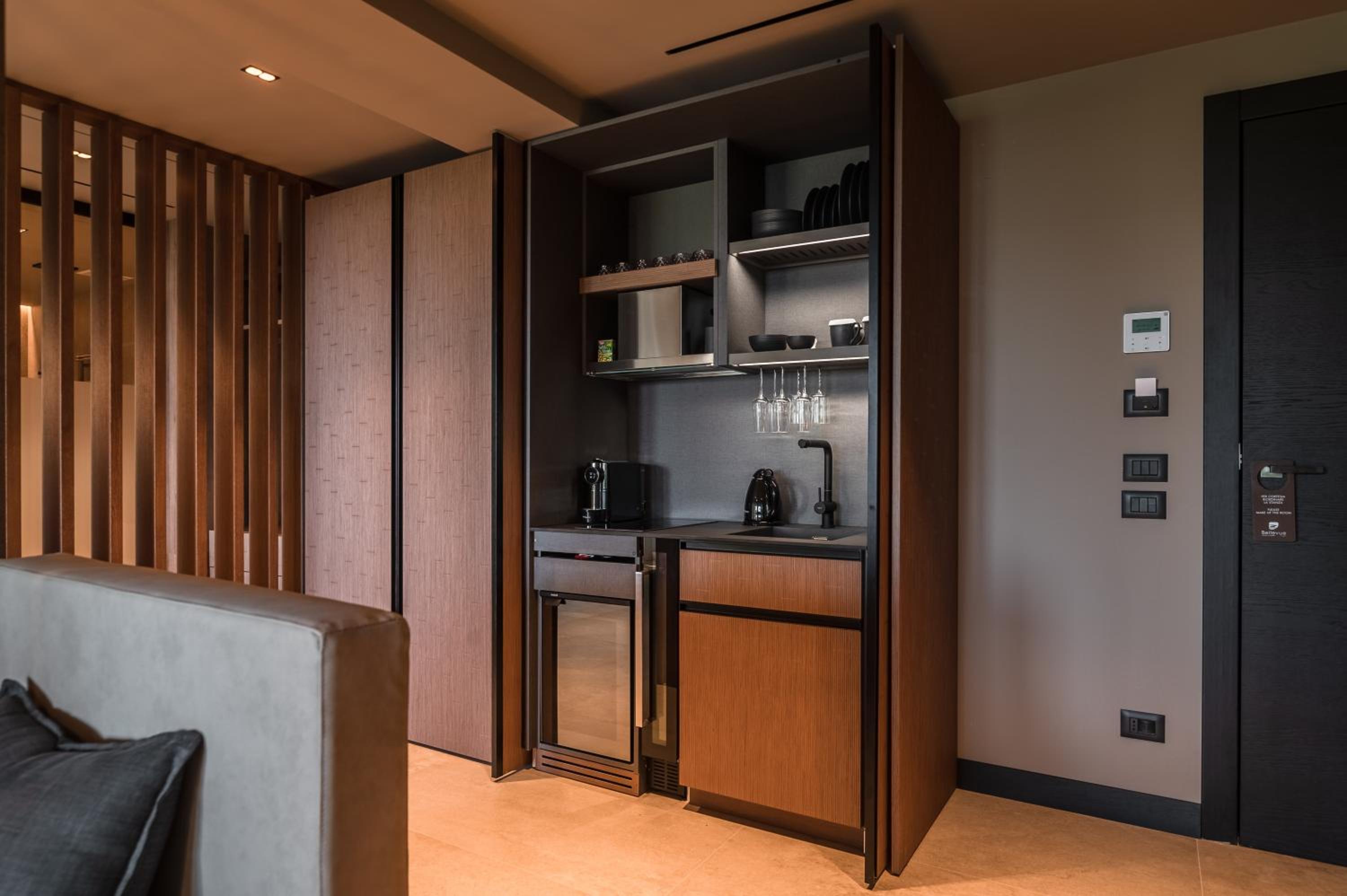 Deluxe Suite with Spa Bath - Photo 4