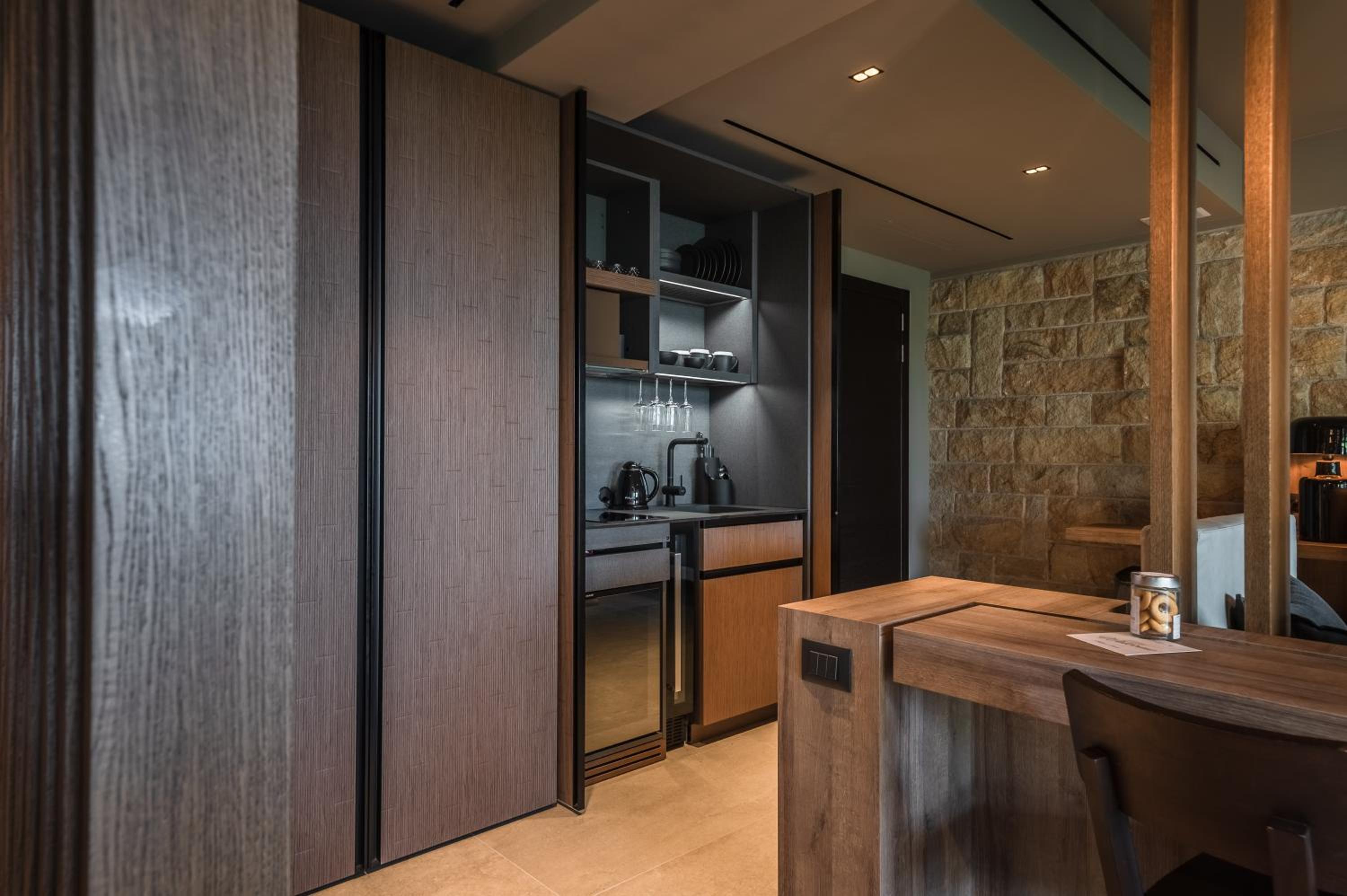 Deluxe Suite with Spa Bath - Photo 19