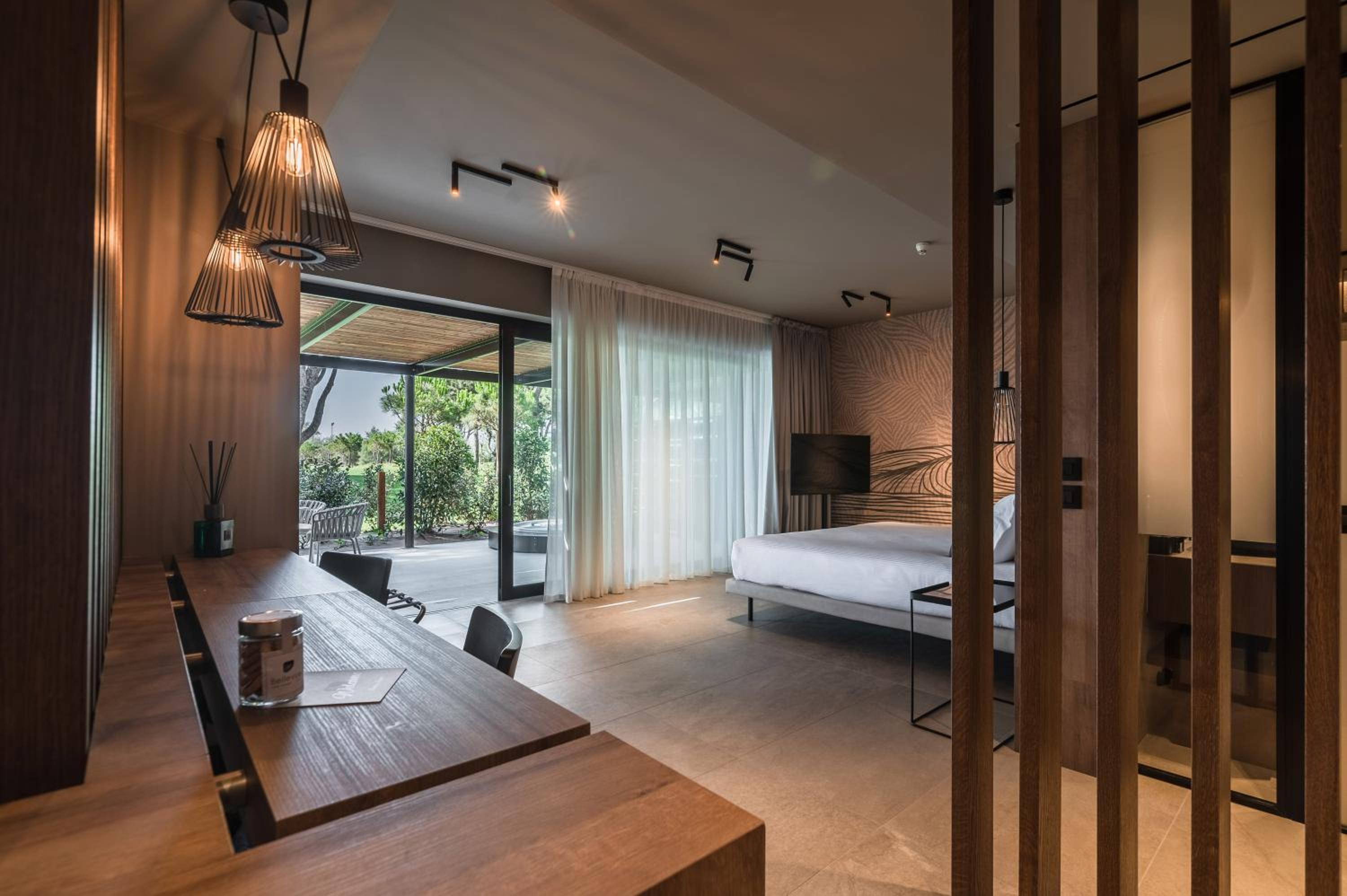 Deluxe Suite with Spa Bath - Photo 1