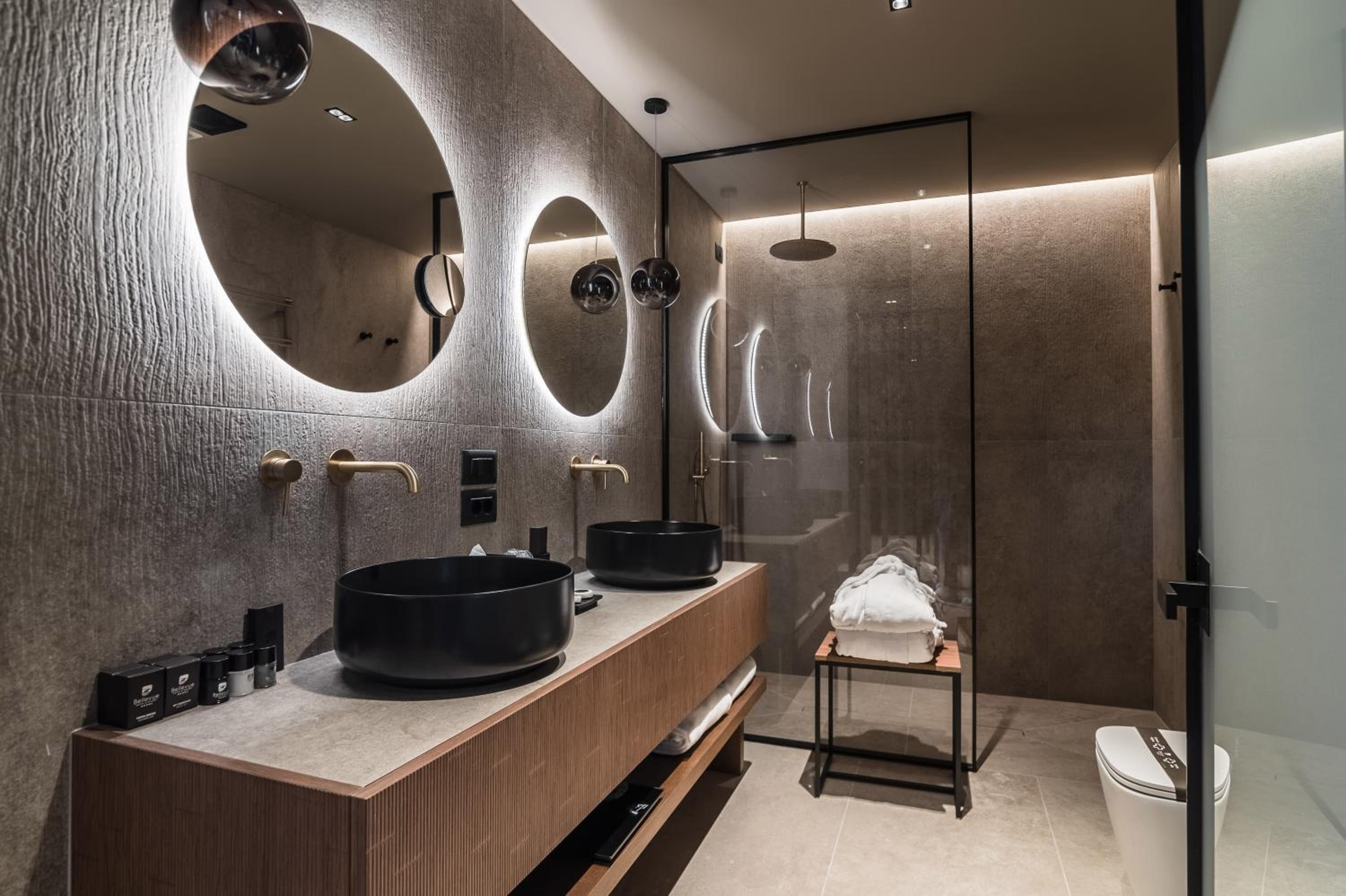 Deluxe Suite with Spa Bath - Photo 10