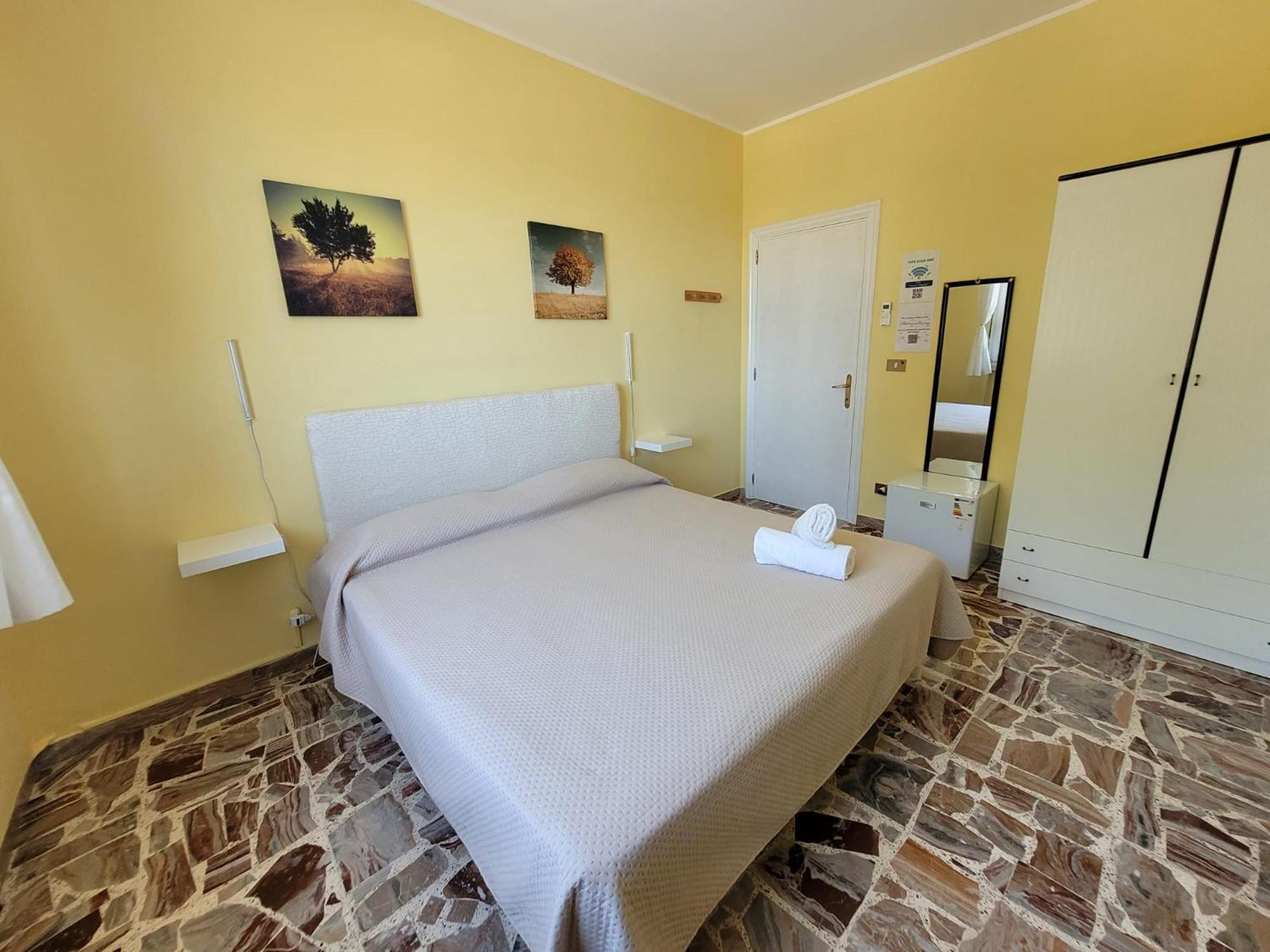 Double Room with Private Bathroom photo 3