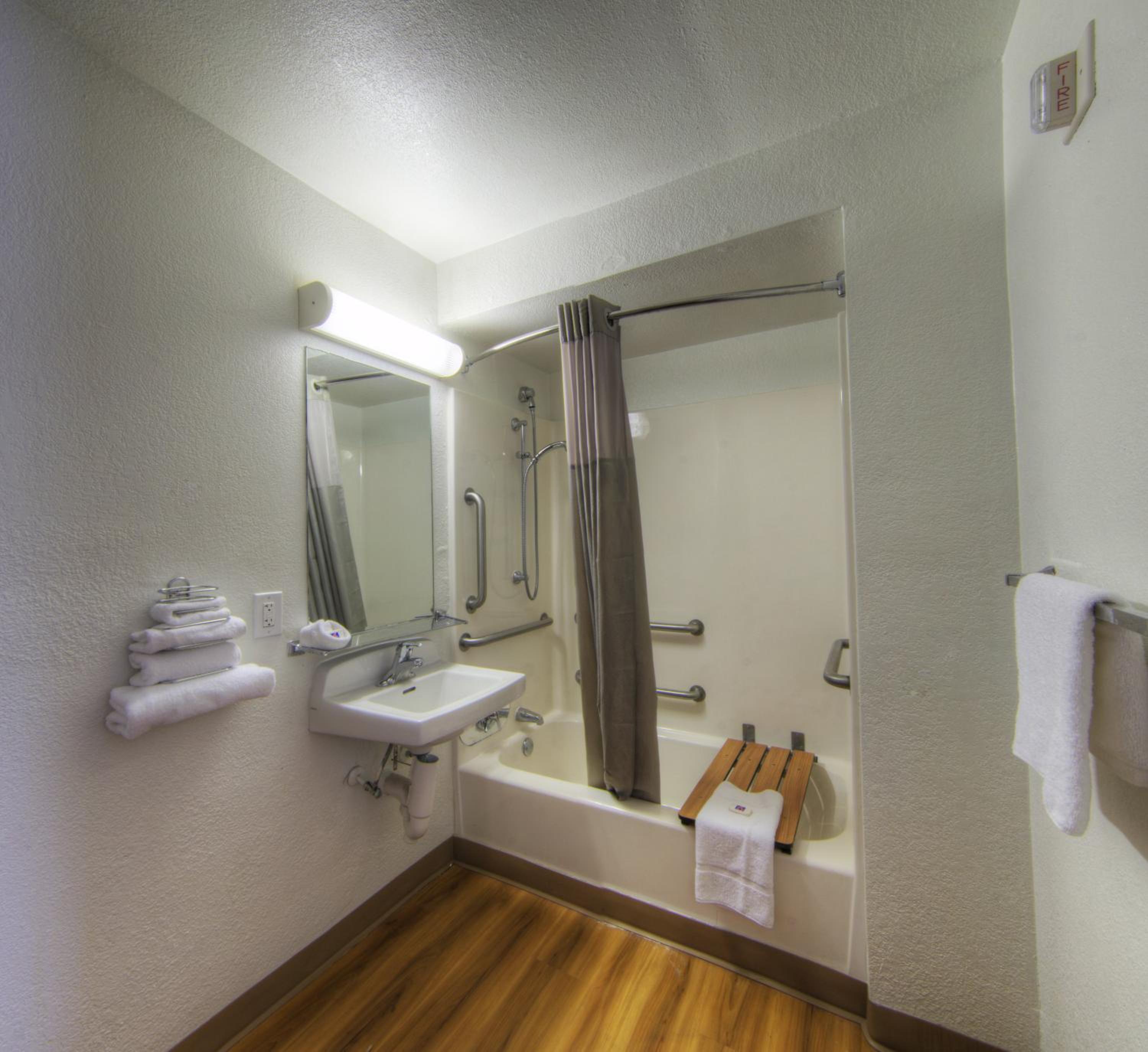 Double Room - Disability Access - Roll In Shower photo 2