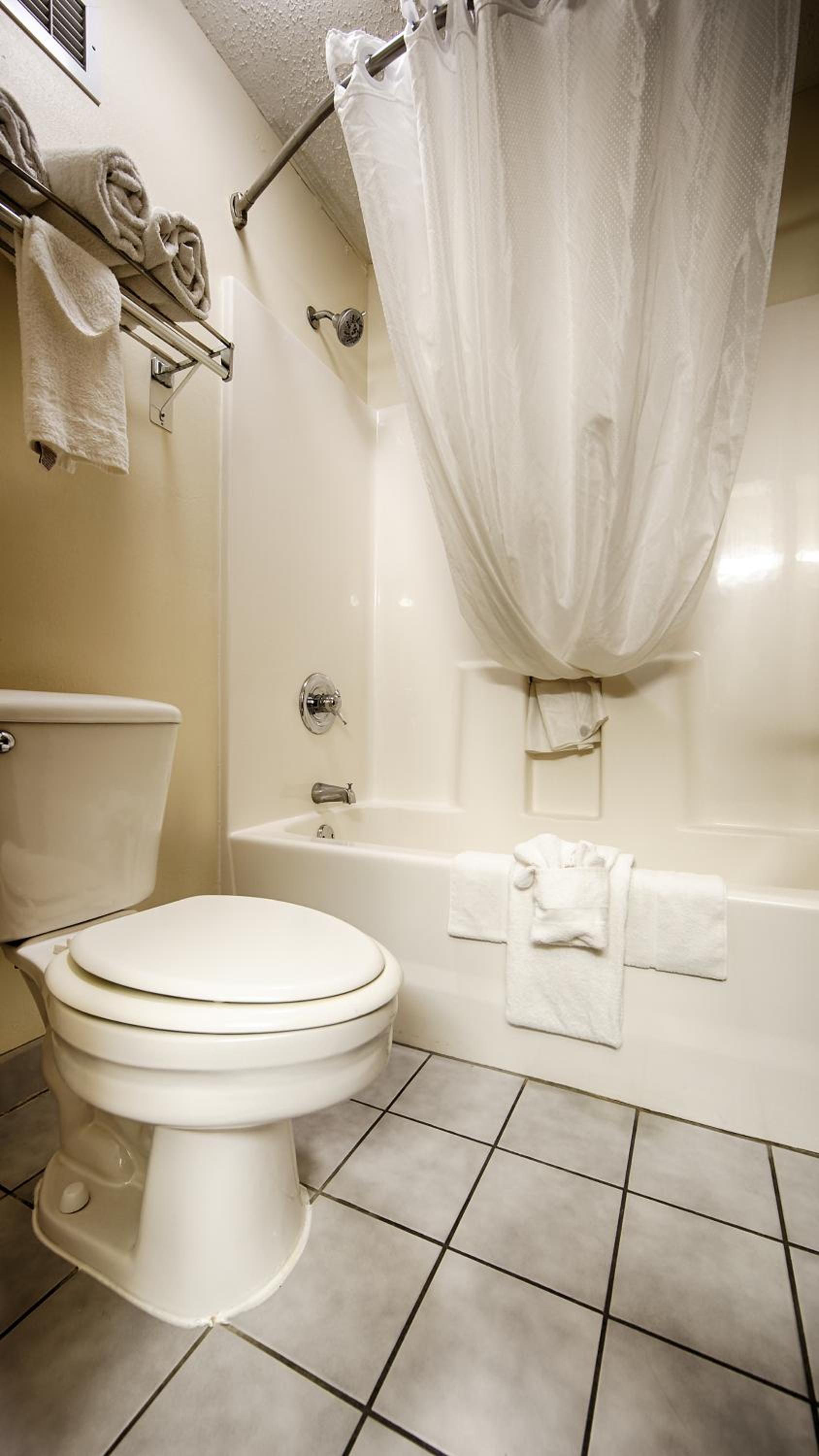King Suite with Spa Bath - Non-Smoking - Photo 3