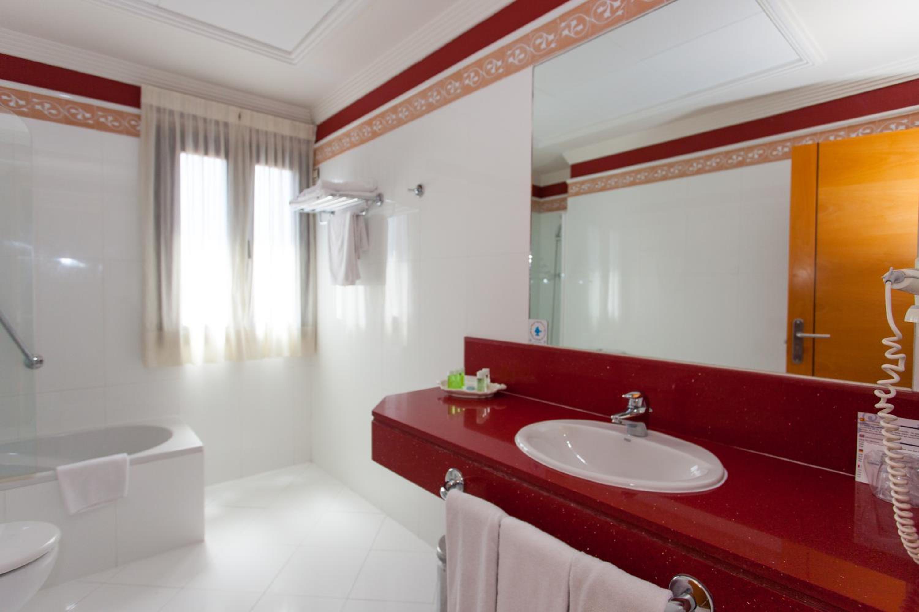 Double or Twin Room - Photo 5