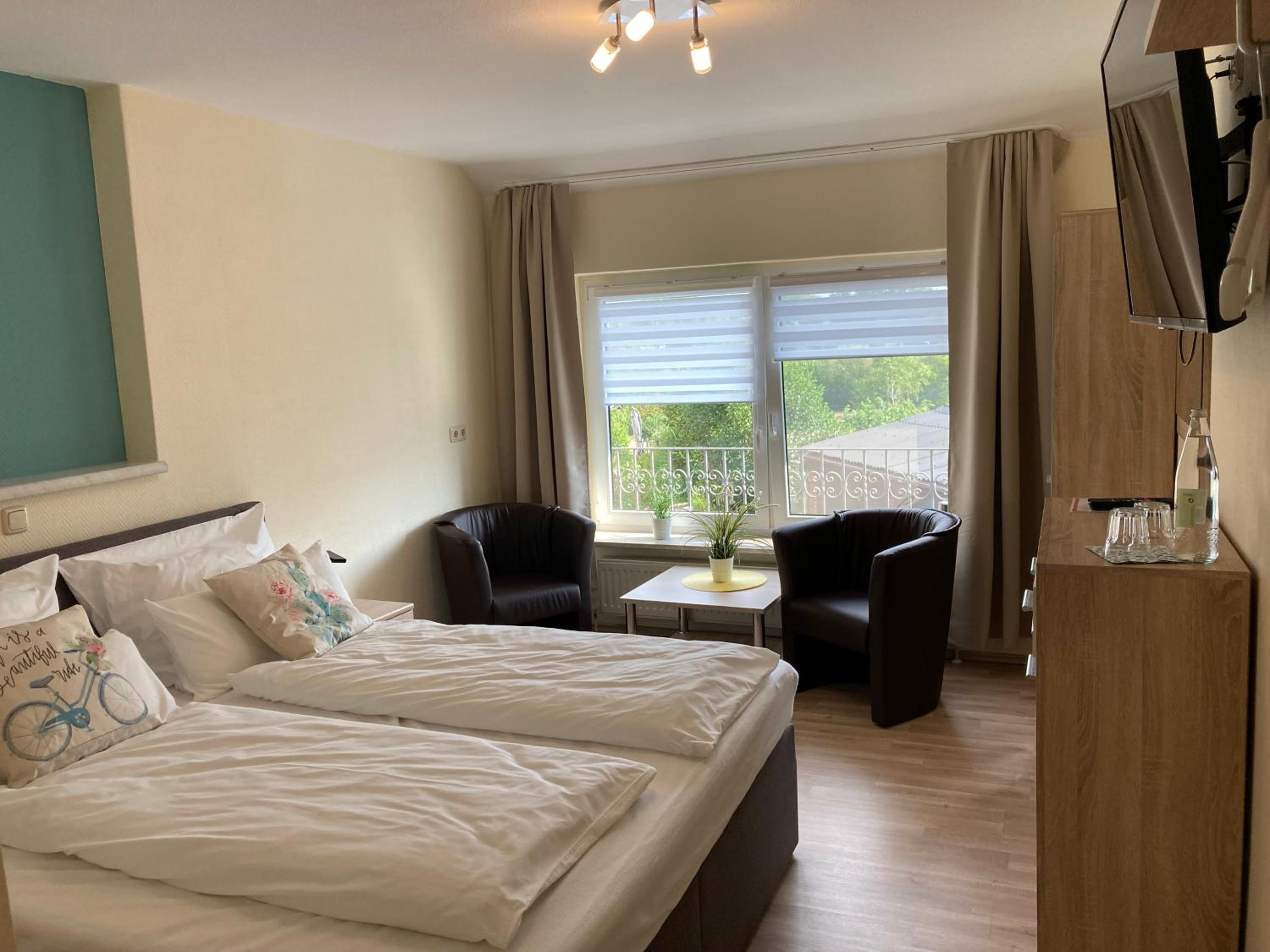 Deluxe Double Room (2 Adults + 1 Child)
