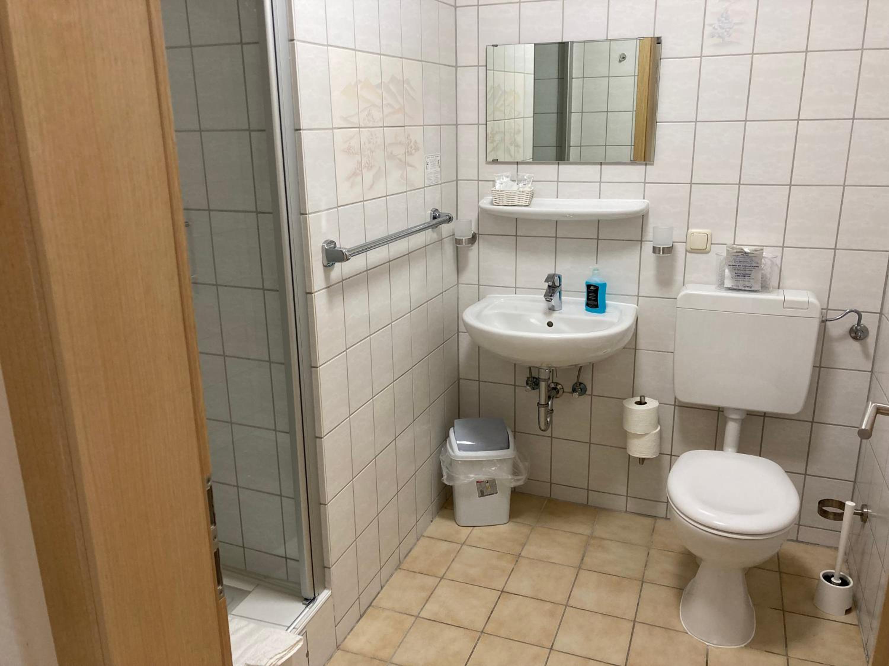 Deluxe Double Room (2 Adults + 1 Child) photo 2