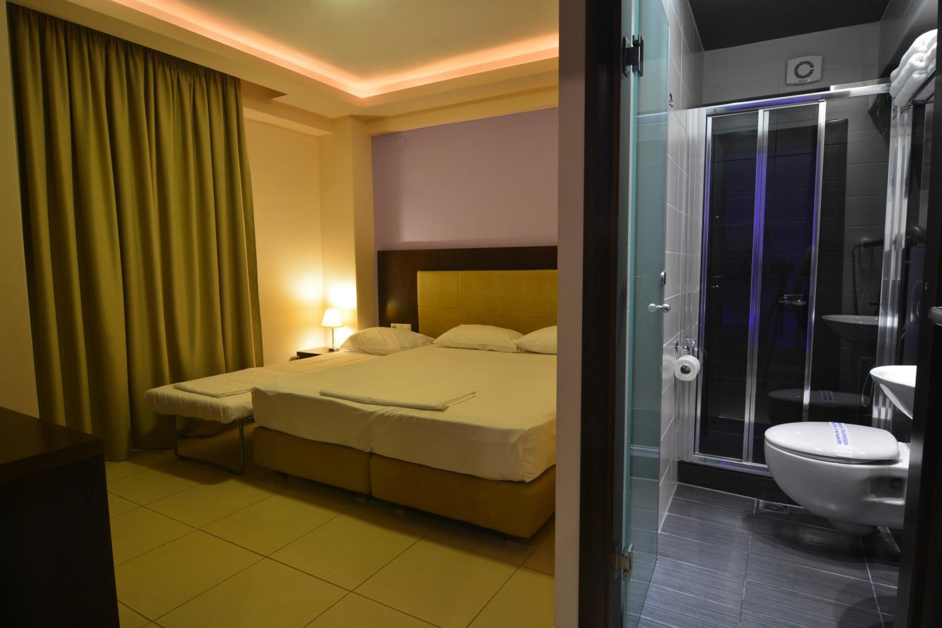 Double or Twin Room - Photo 10