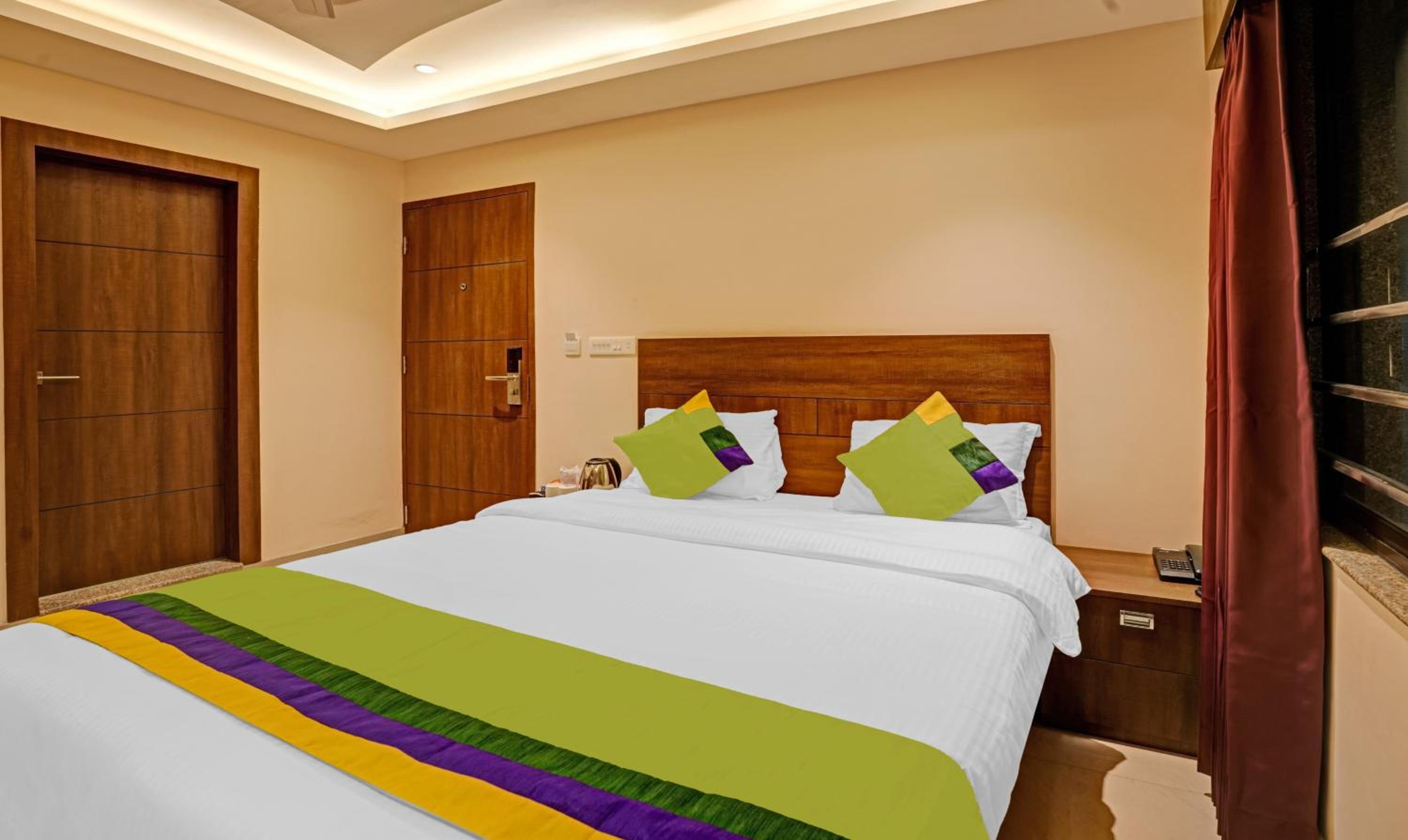 Deluxe Room - Photo 6