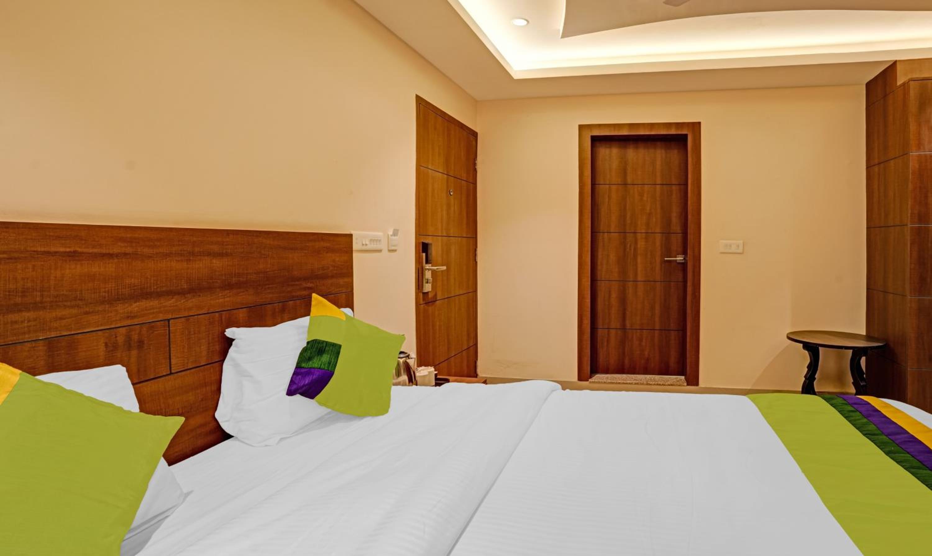 Deluxe Room - Photo 5