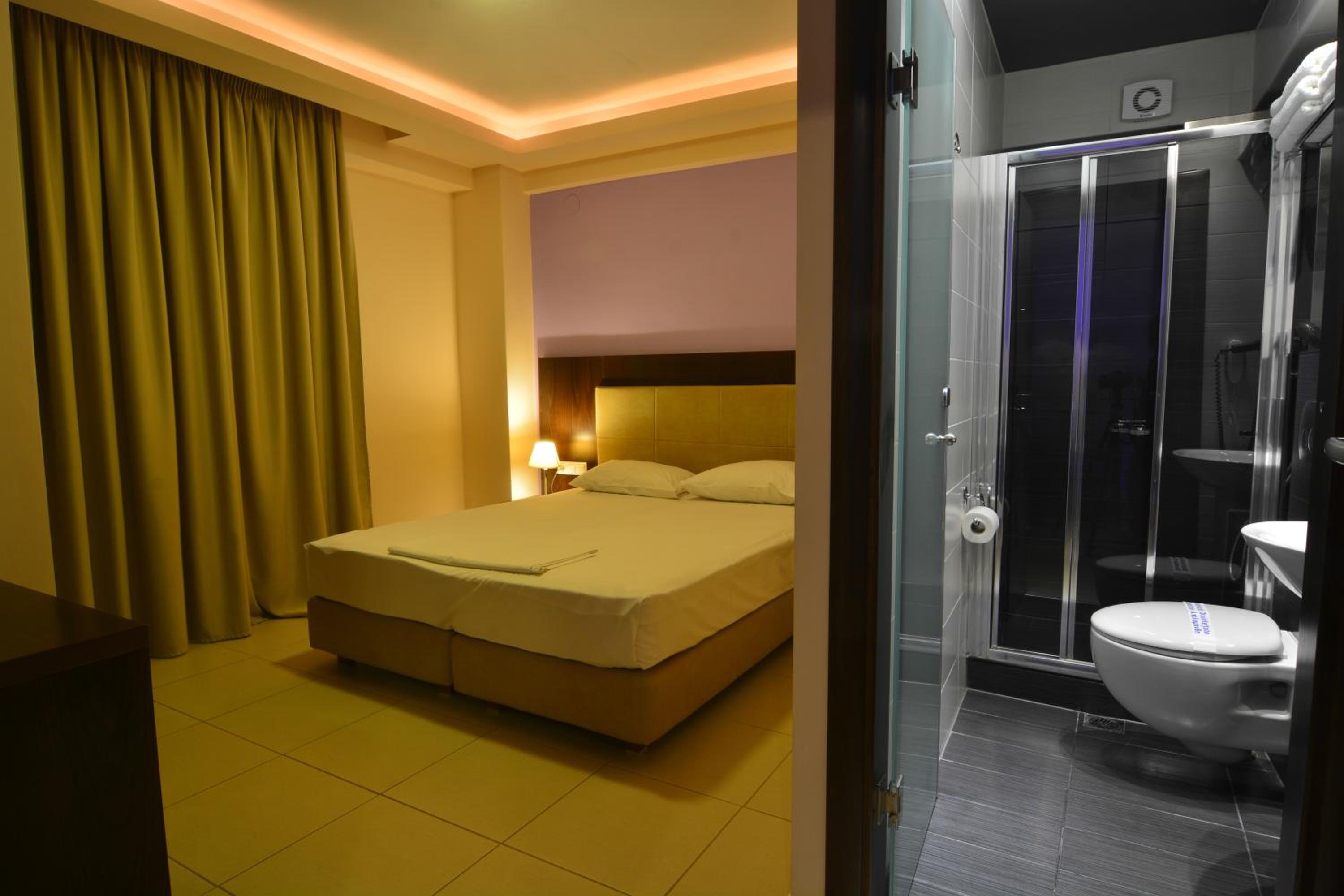 Double or Twin Room - Photo 11