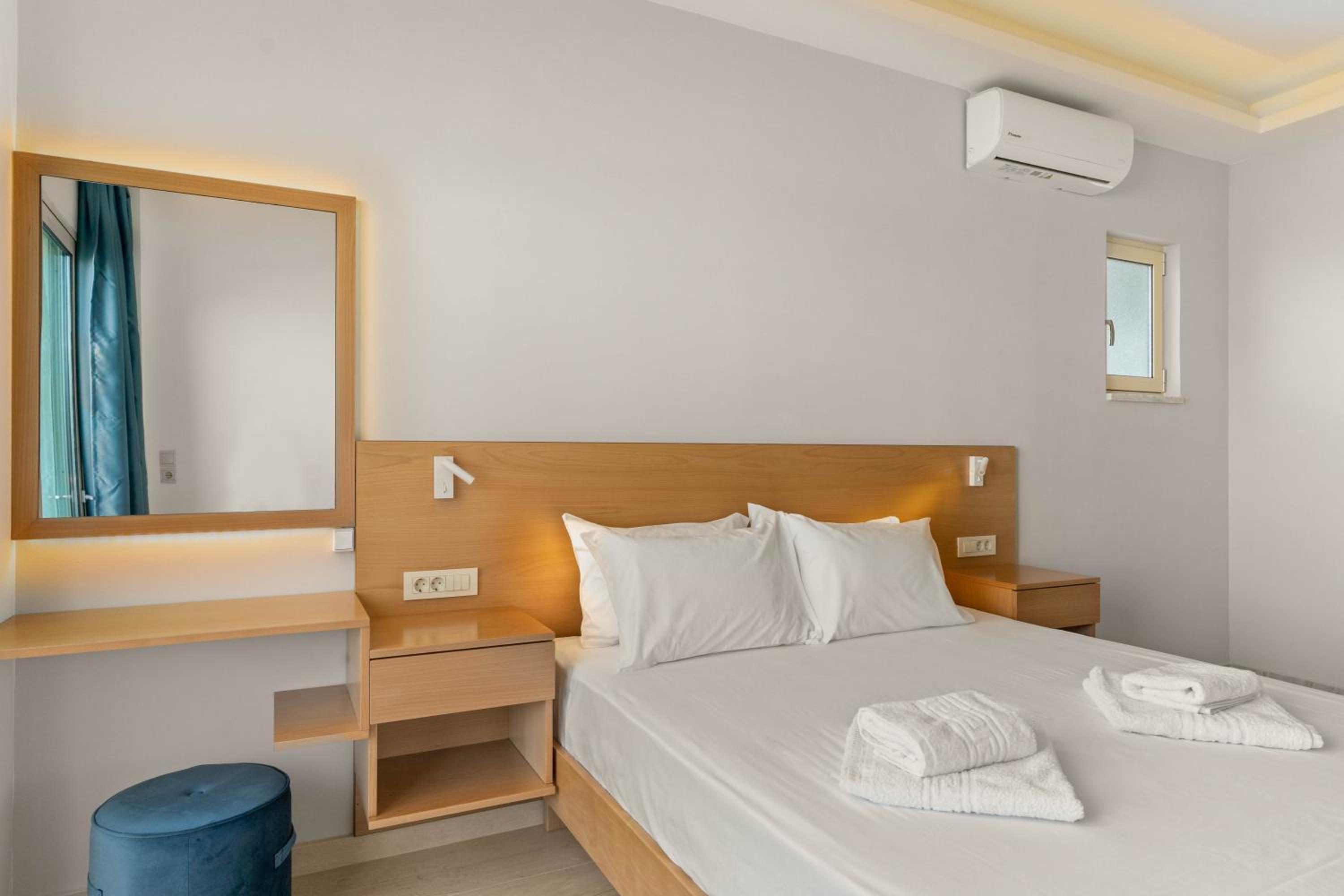 Double Room with Balcony and Sea View