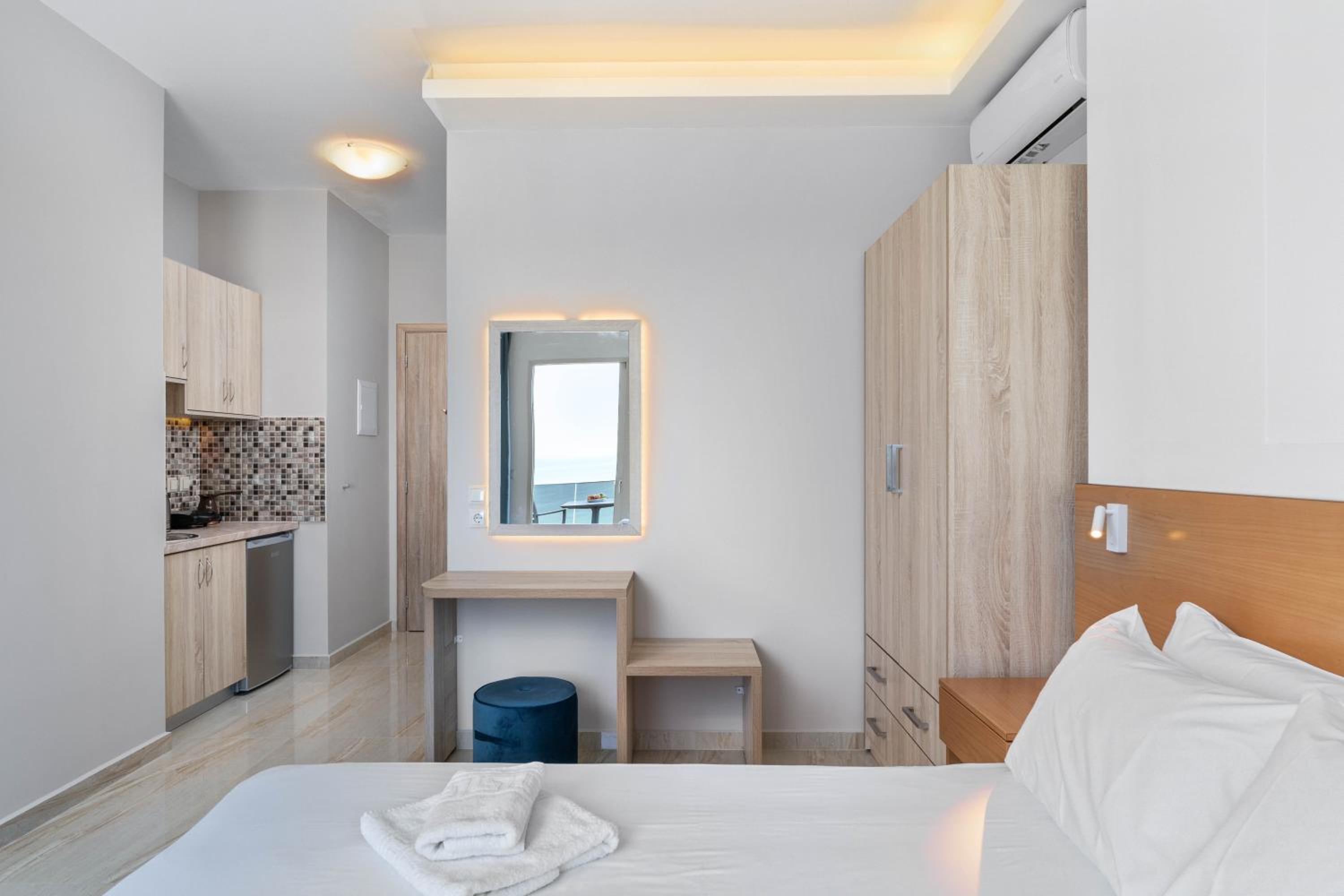 Double Room with Balcony and Sea View photo 3