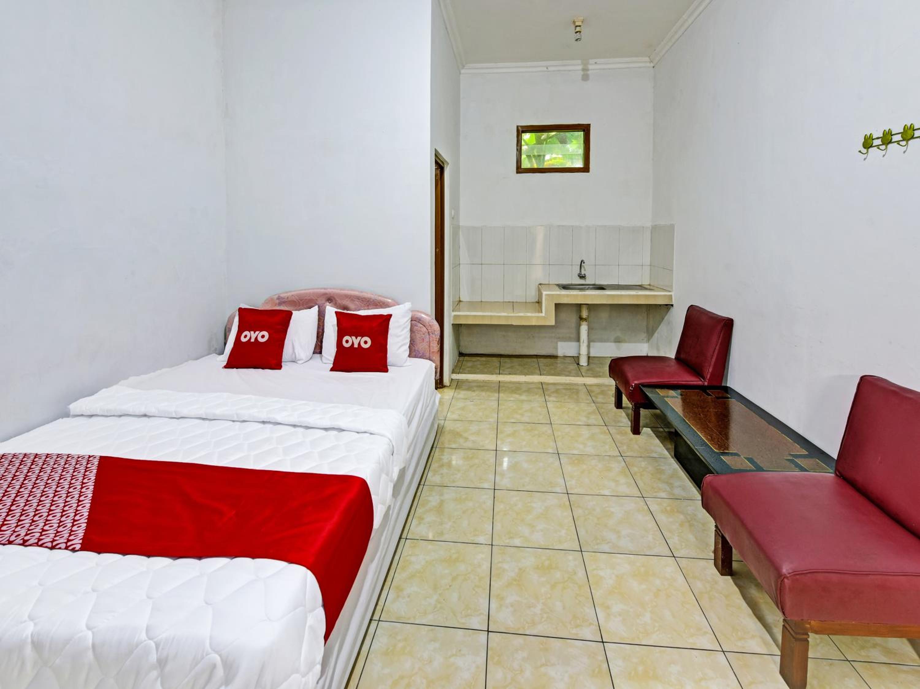 Budget Double Room photo 2