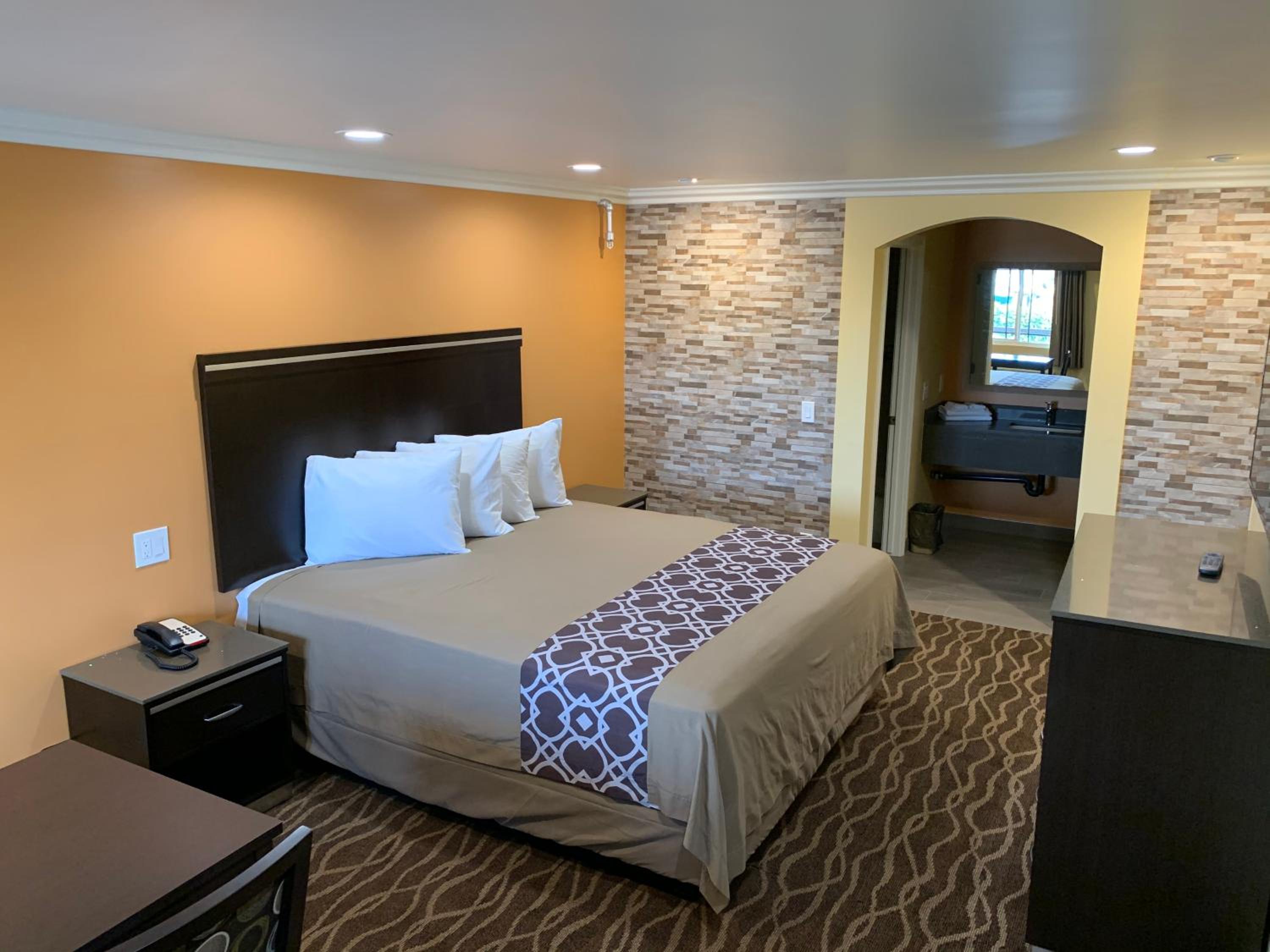 King Room with Spa Bath photo 3