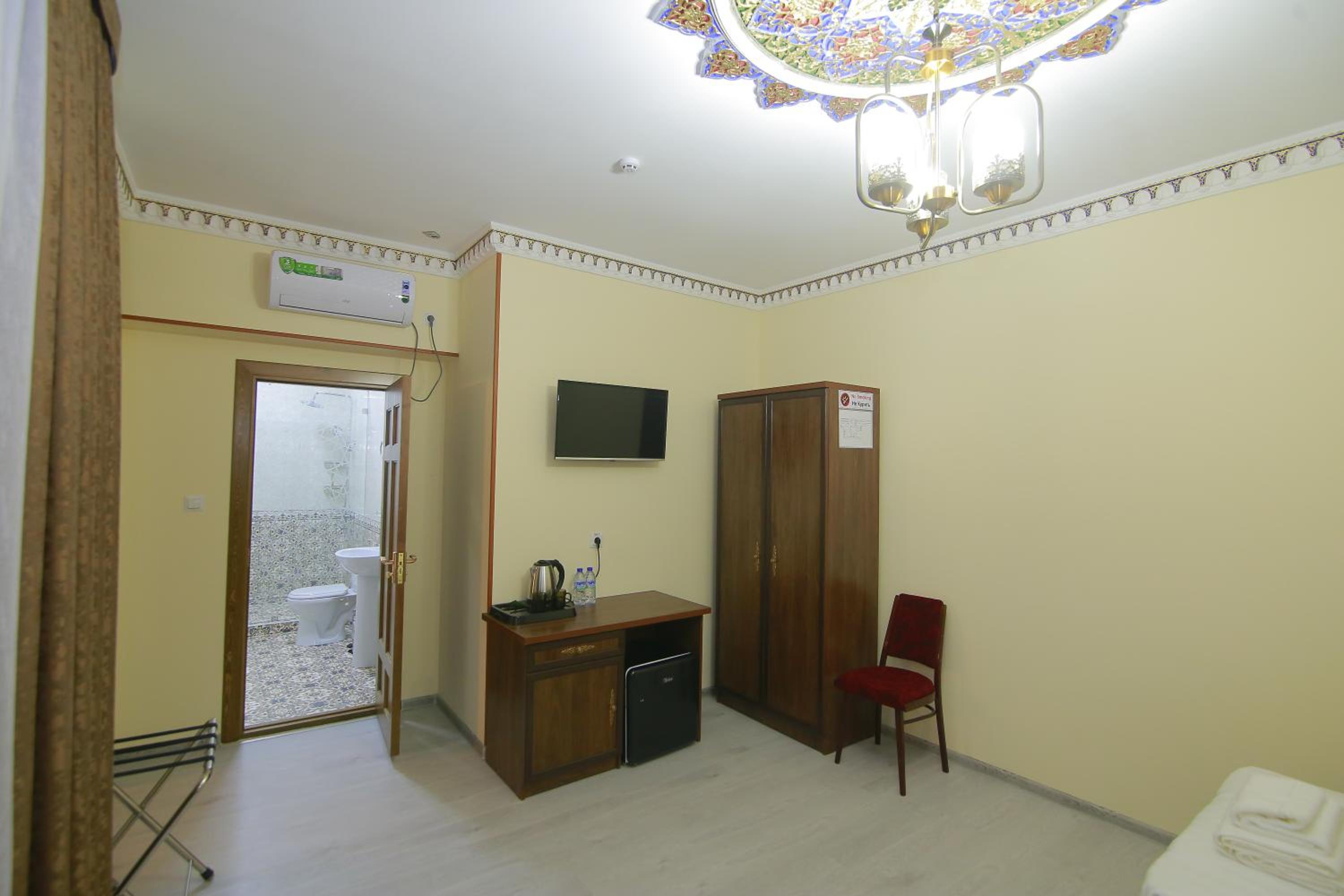 Large Double or Twin Room photo 2
