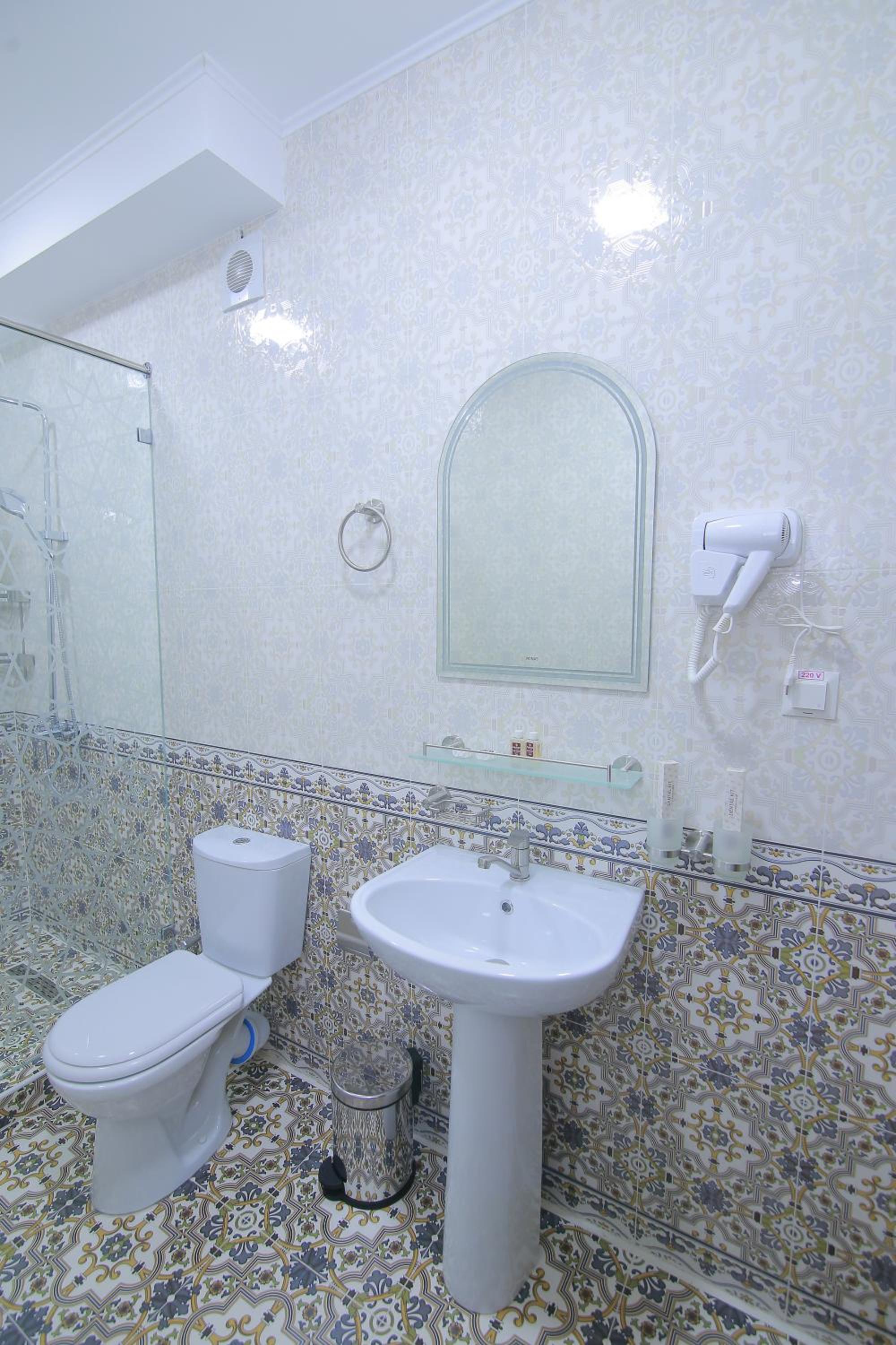 Large Double or Twin Room photo 3