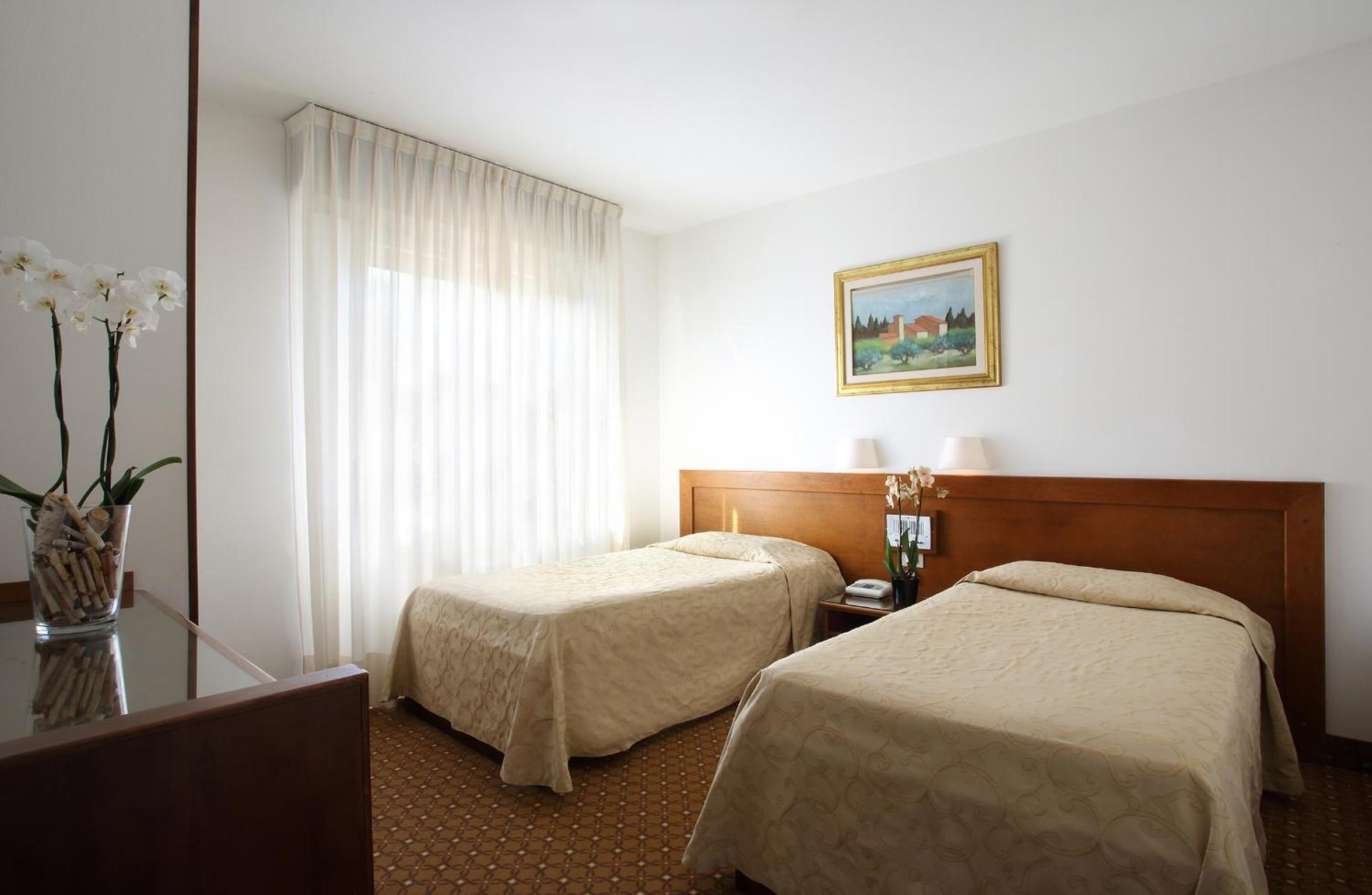 Twin Room - Photo 4
