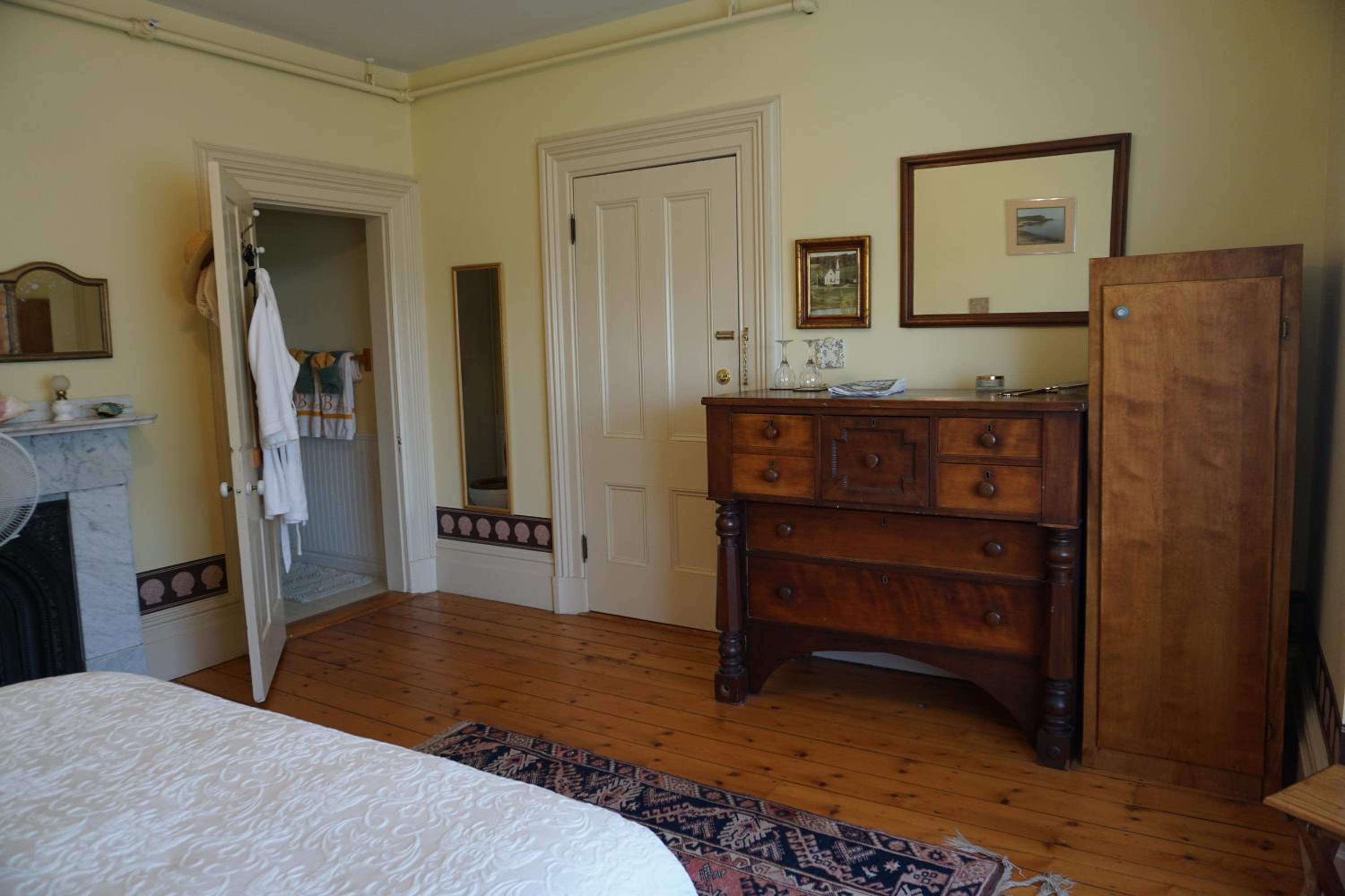 Deluxe Queen Room photo 3