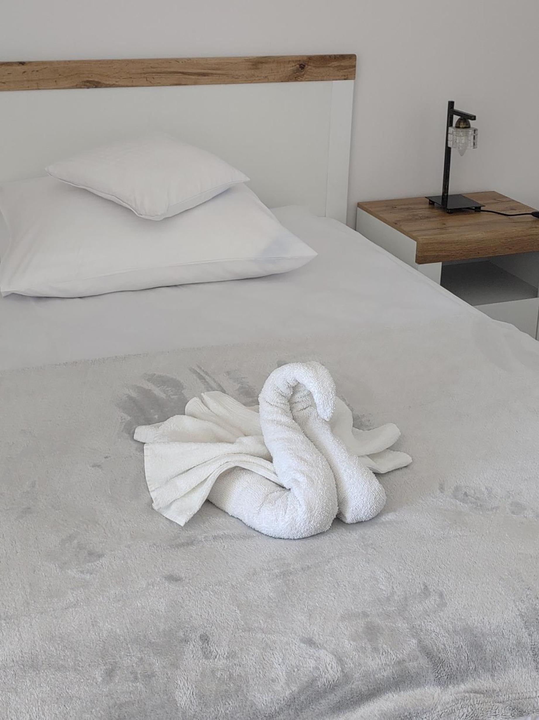 Double Room with Balcony (2 Adults + 1 Child) - Photo 2