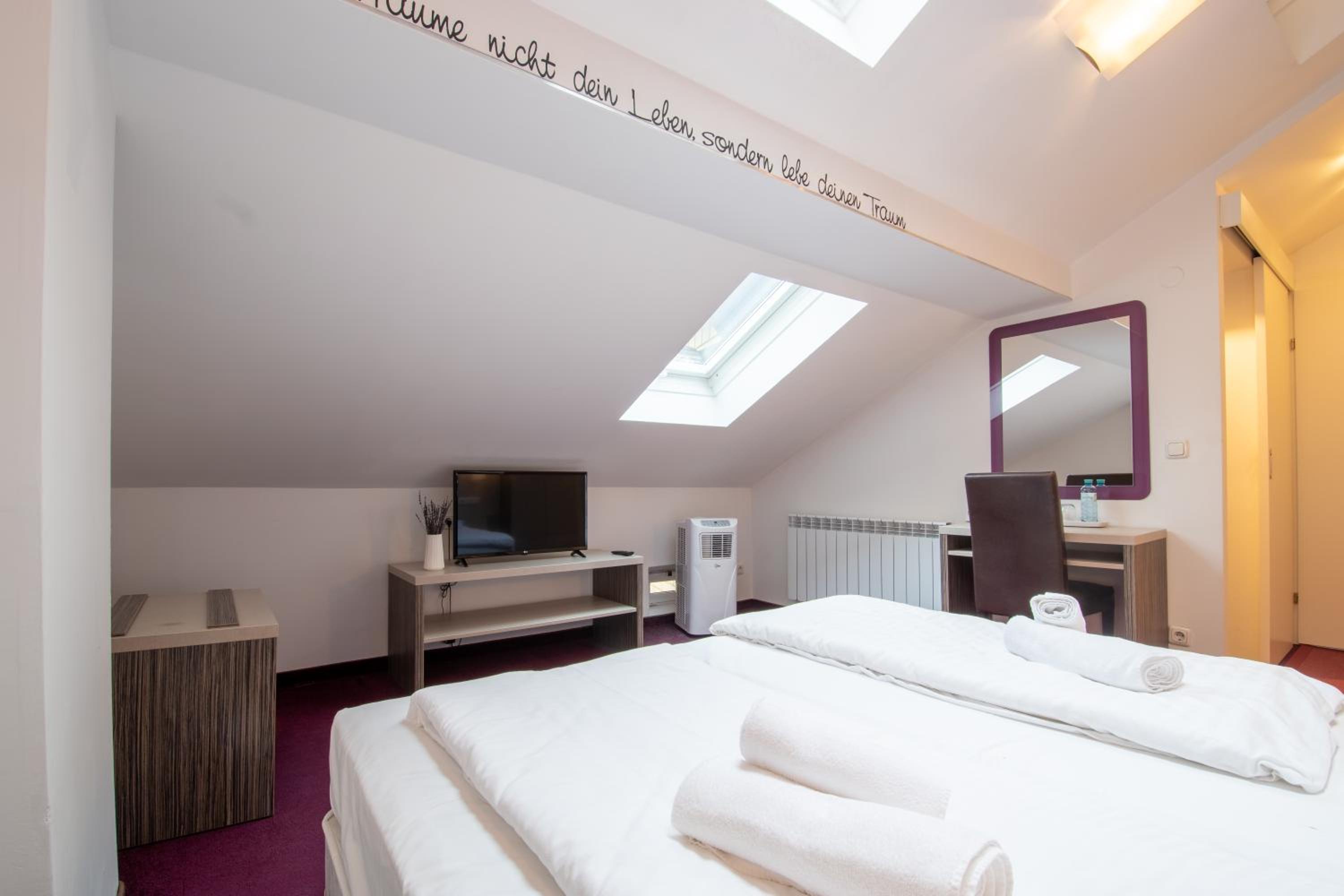 Economy Double Room photo 1