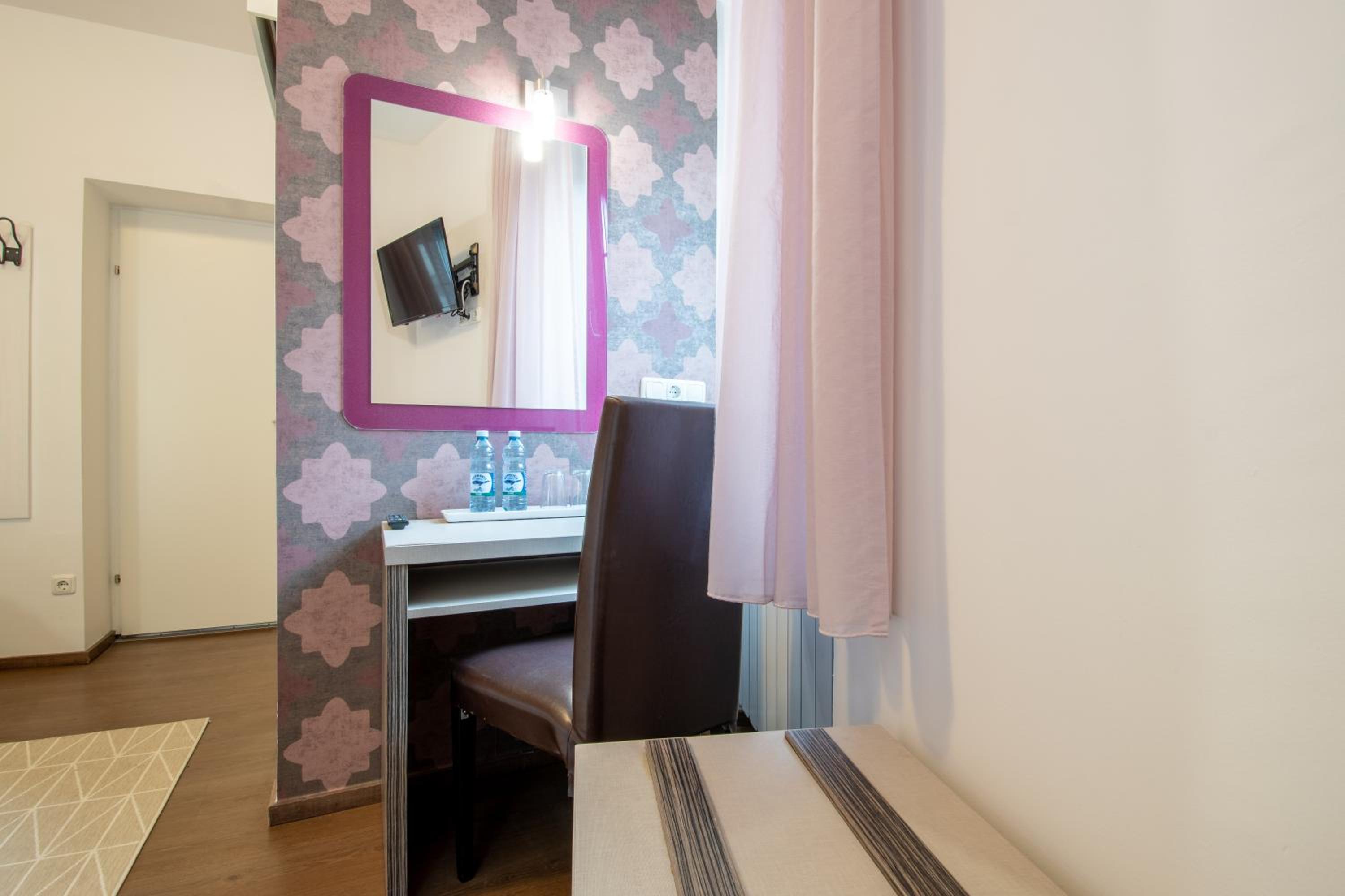 Economy Twin Room photo 2