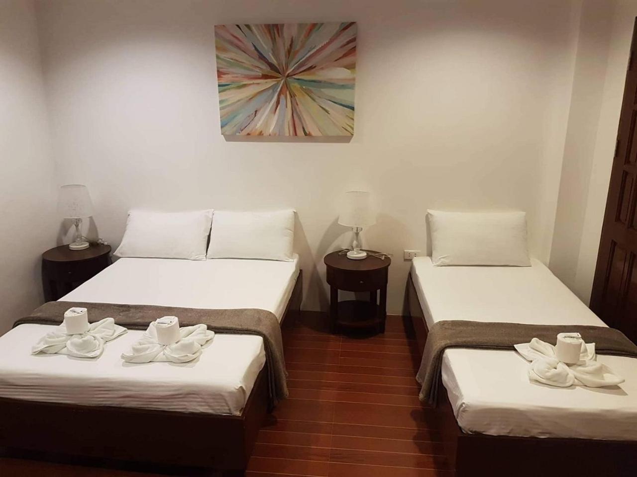 Deluxe Queen Suite - Photo 8