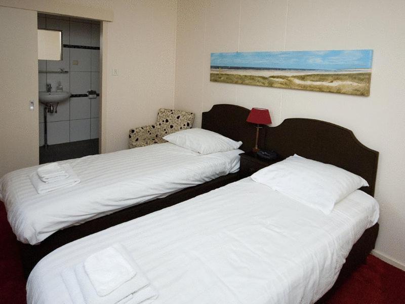 Standard Double or Twin Room photo 3