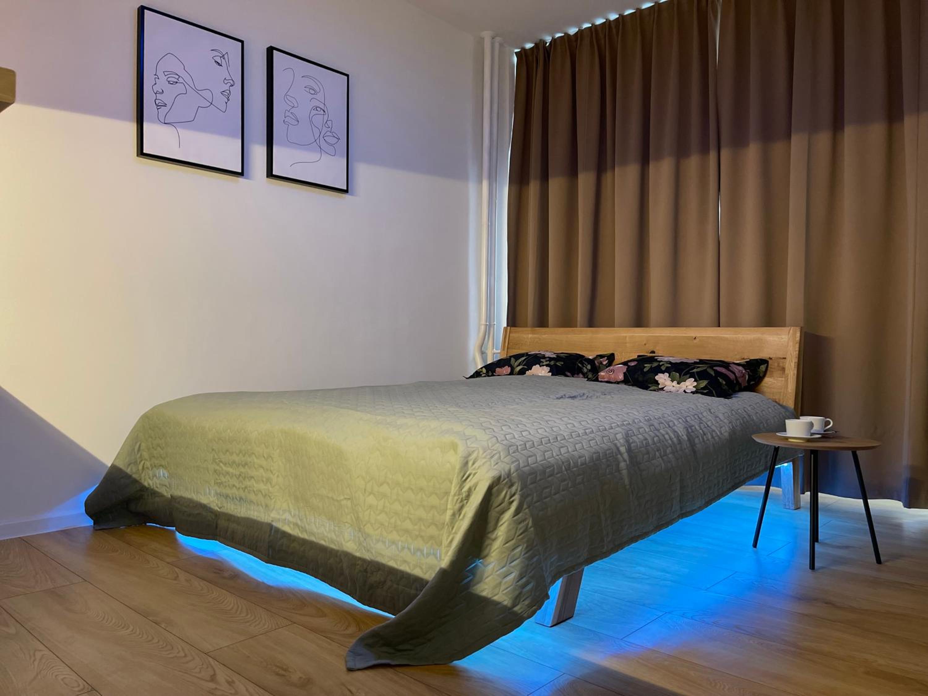 One-Bedroom Apartment - Photo 1