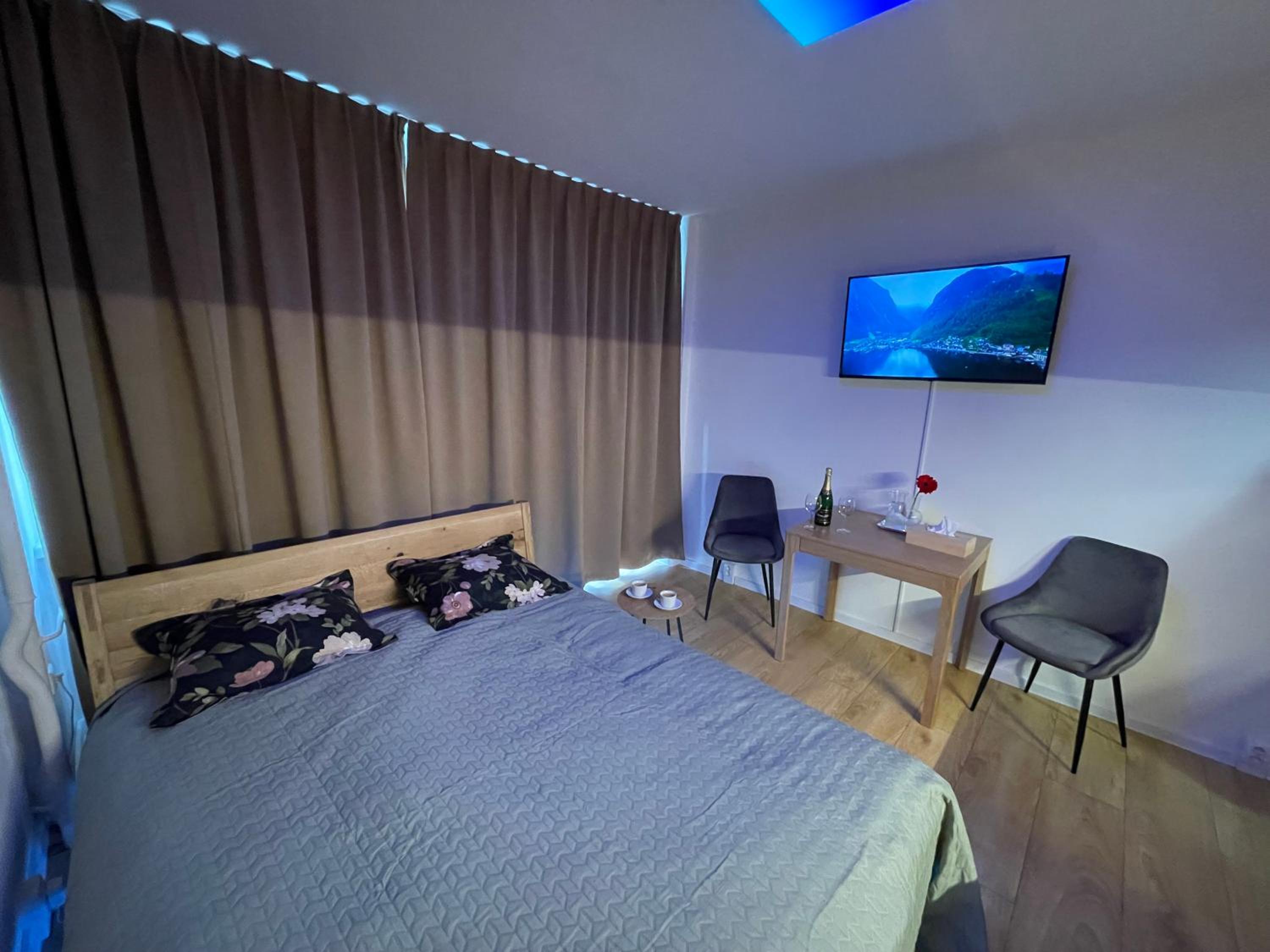 One-Bedroom Apartment - Photo 12