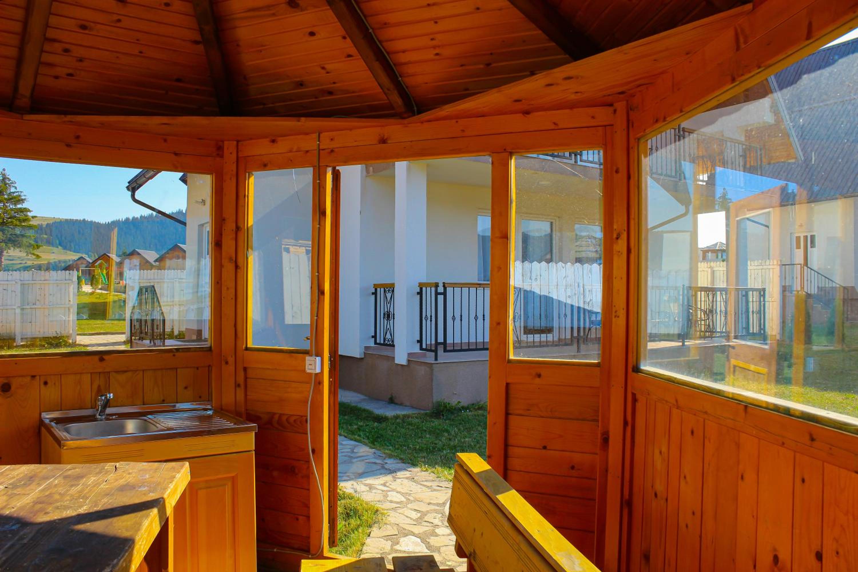 Villa photo 3