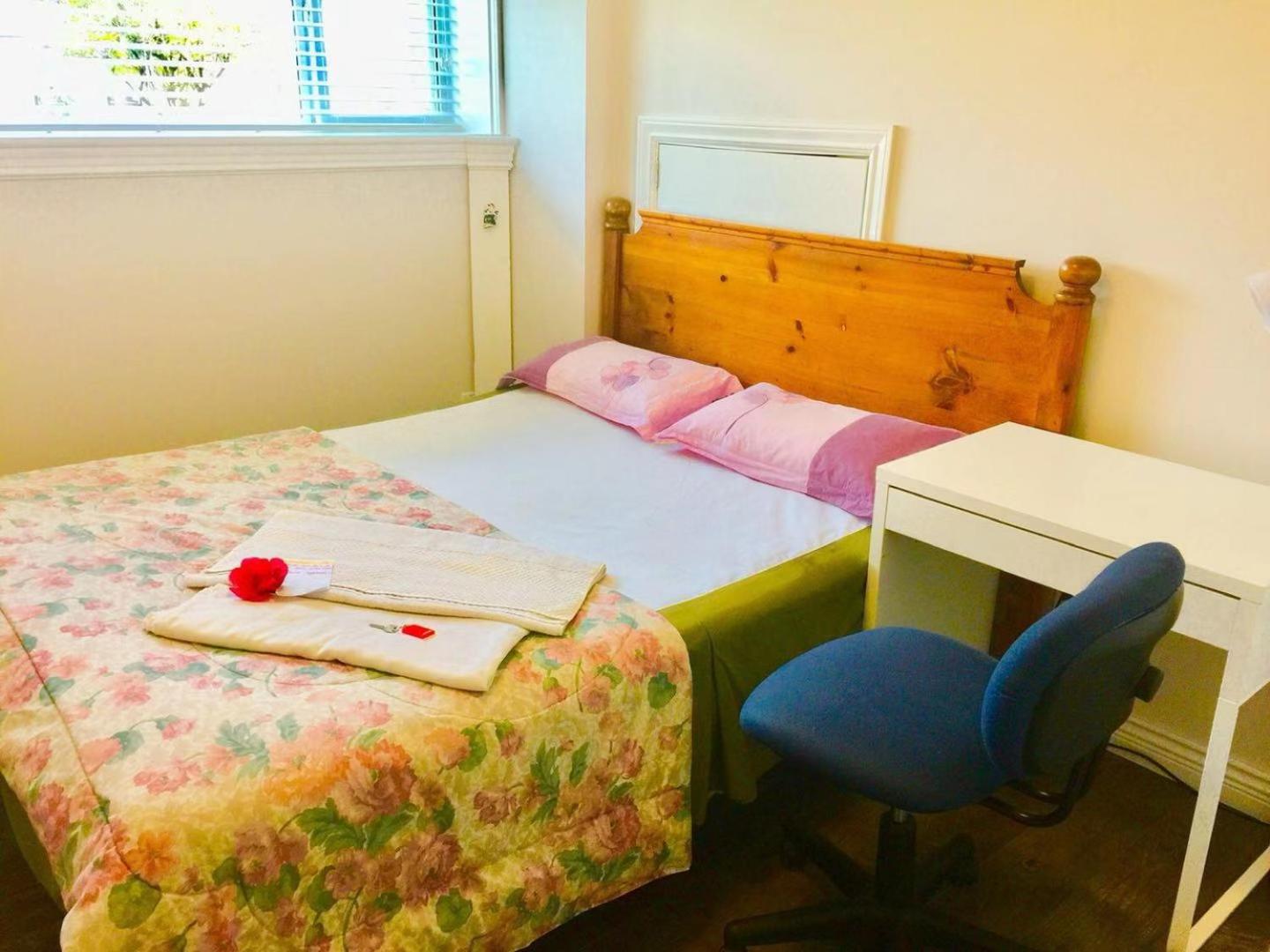 Double Room With Shared Bathroom photo 2