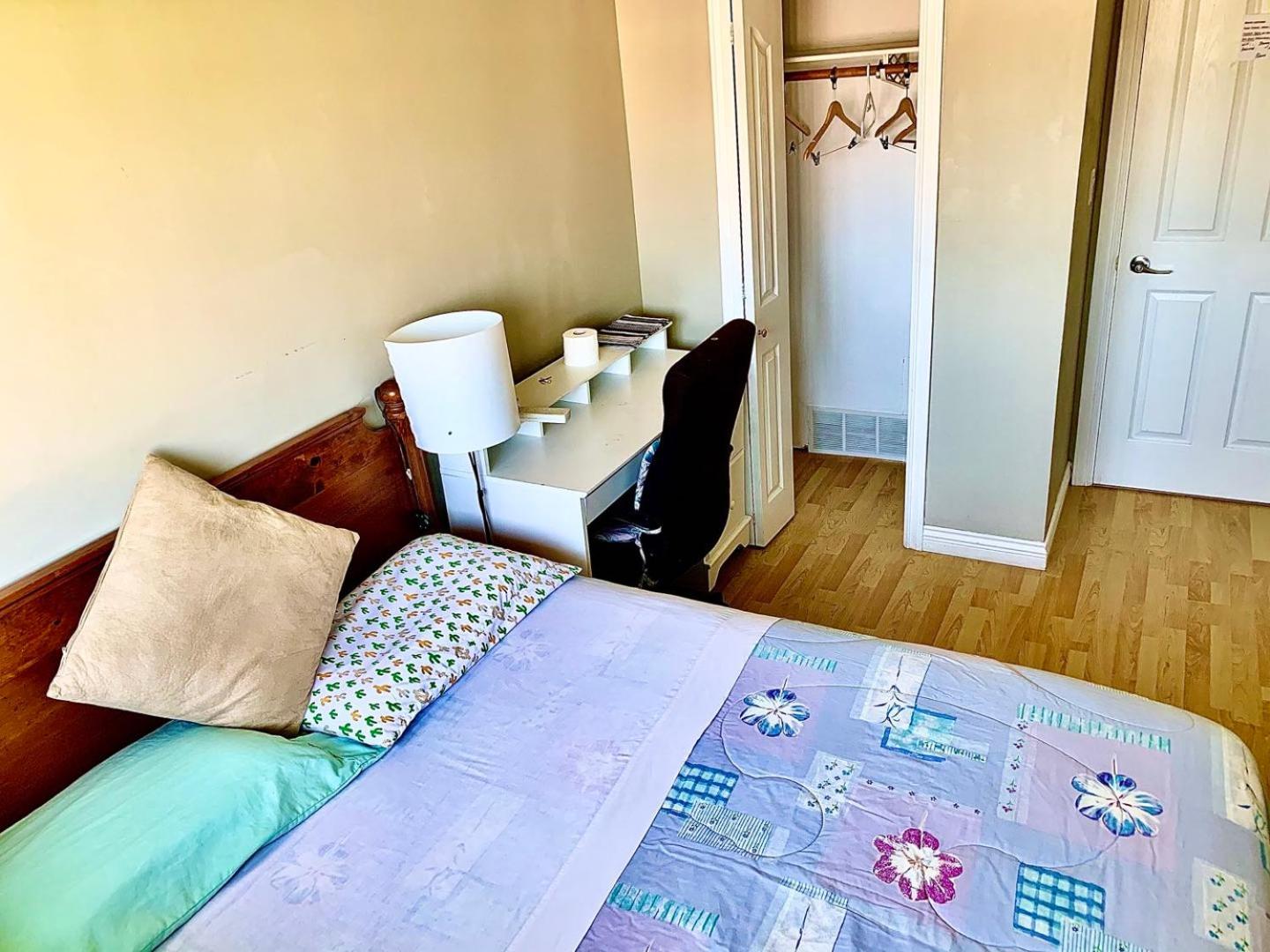 Double Room With Shared Bathroom photo 1