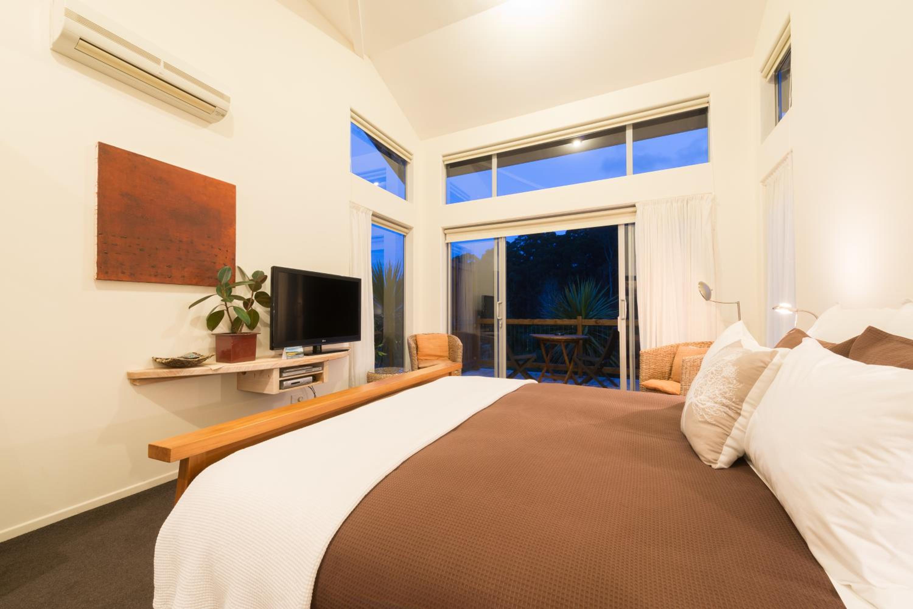 Deluxe Suite with Bush View photo 2