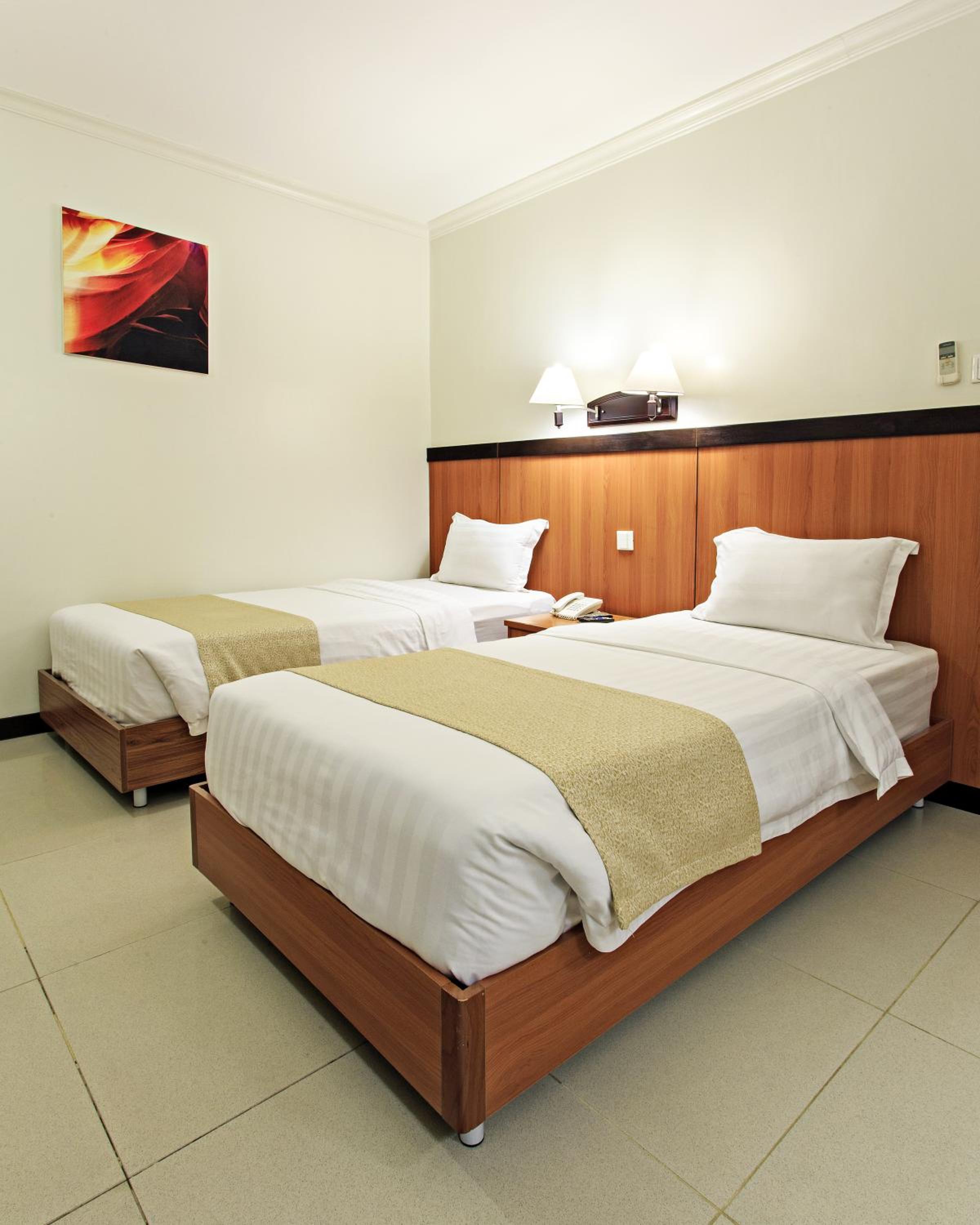 Standard Twin Room - Photo 4