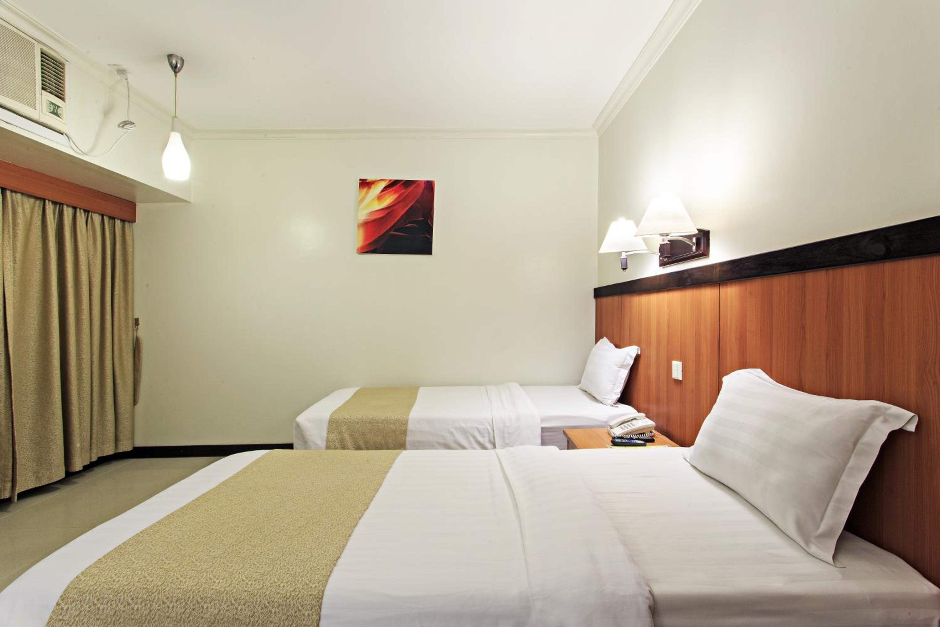 Standard Twin Room - Photo 3