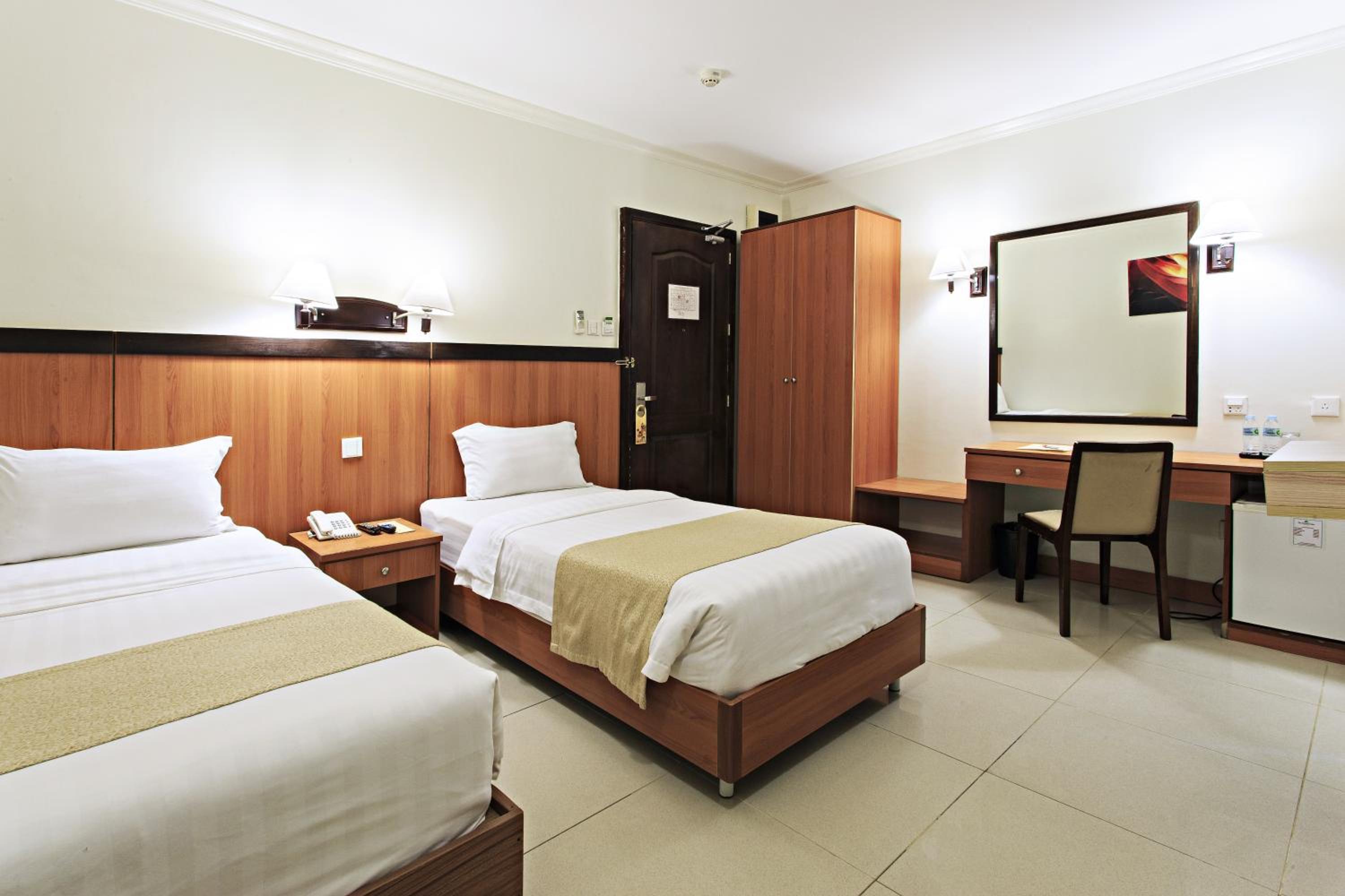 Standard Twin Room - Photo 7