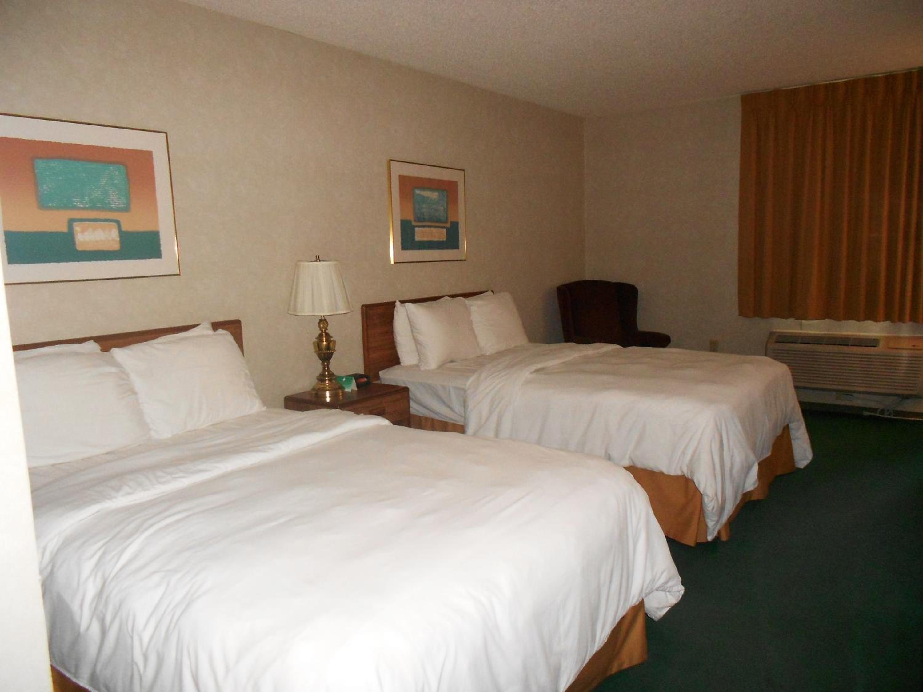 Double Room with Two Double Beds - Photo 2