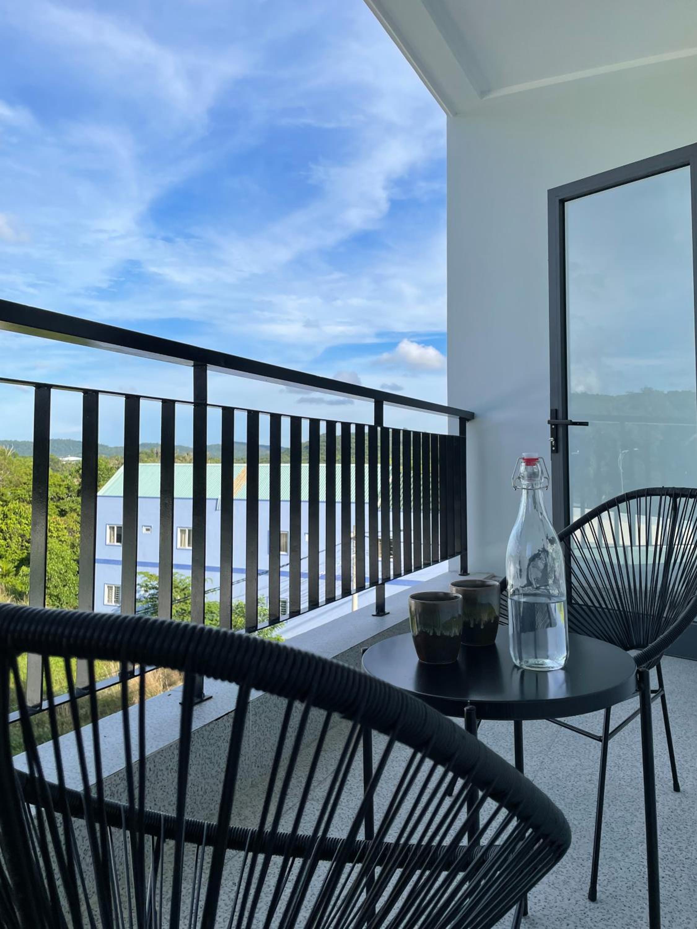 Deluxe Double Room with Balcony - Photo 10