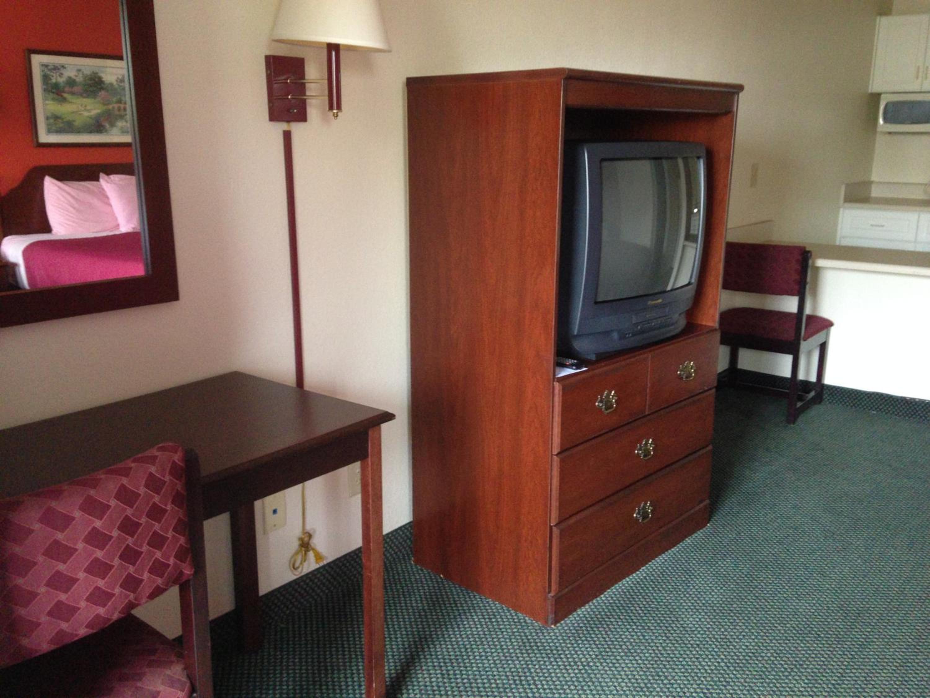 Queen Room with Two Queen Beds - Non-Smoking - Photo 1