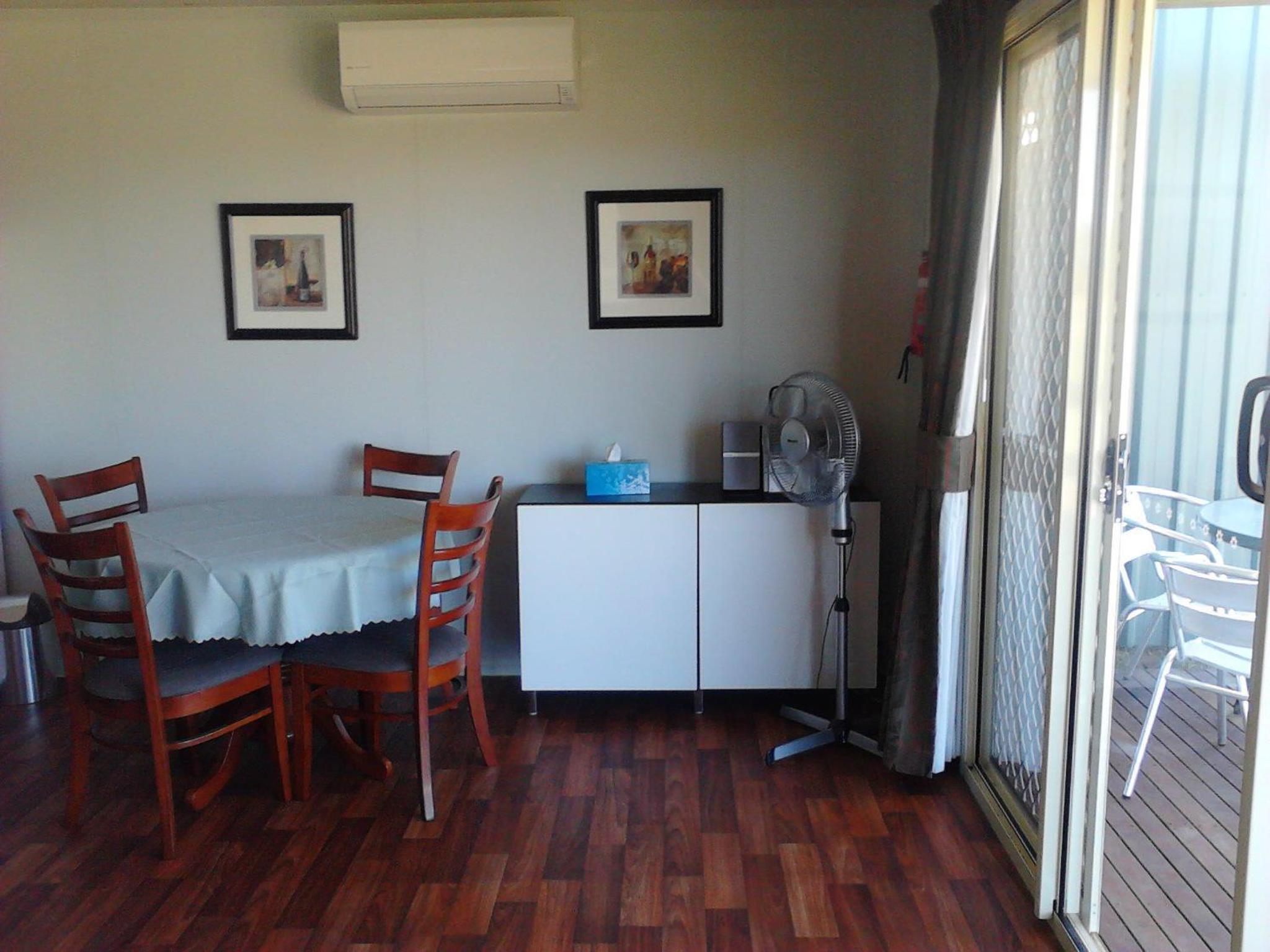Two-Bedroom Cottage photo 2