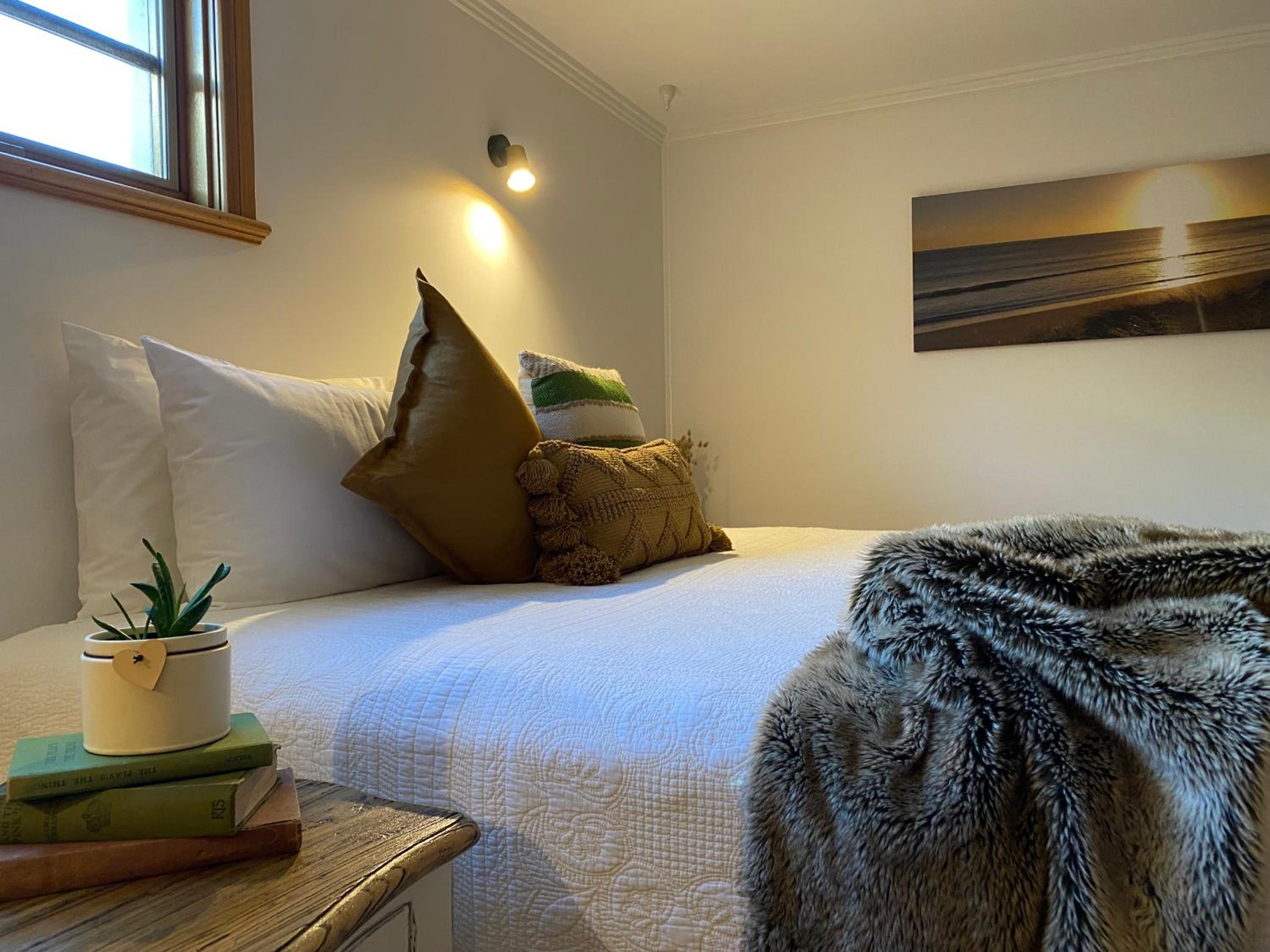 King Cellar Room (non ensuite) - Photo 3